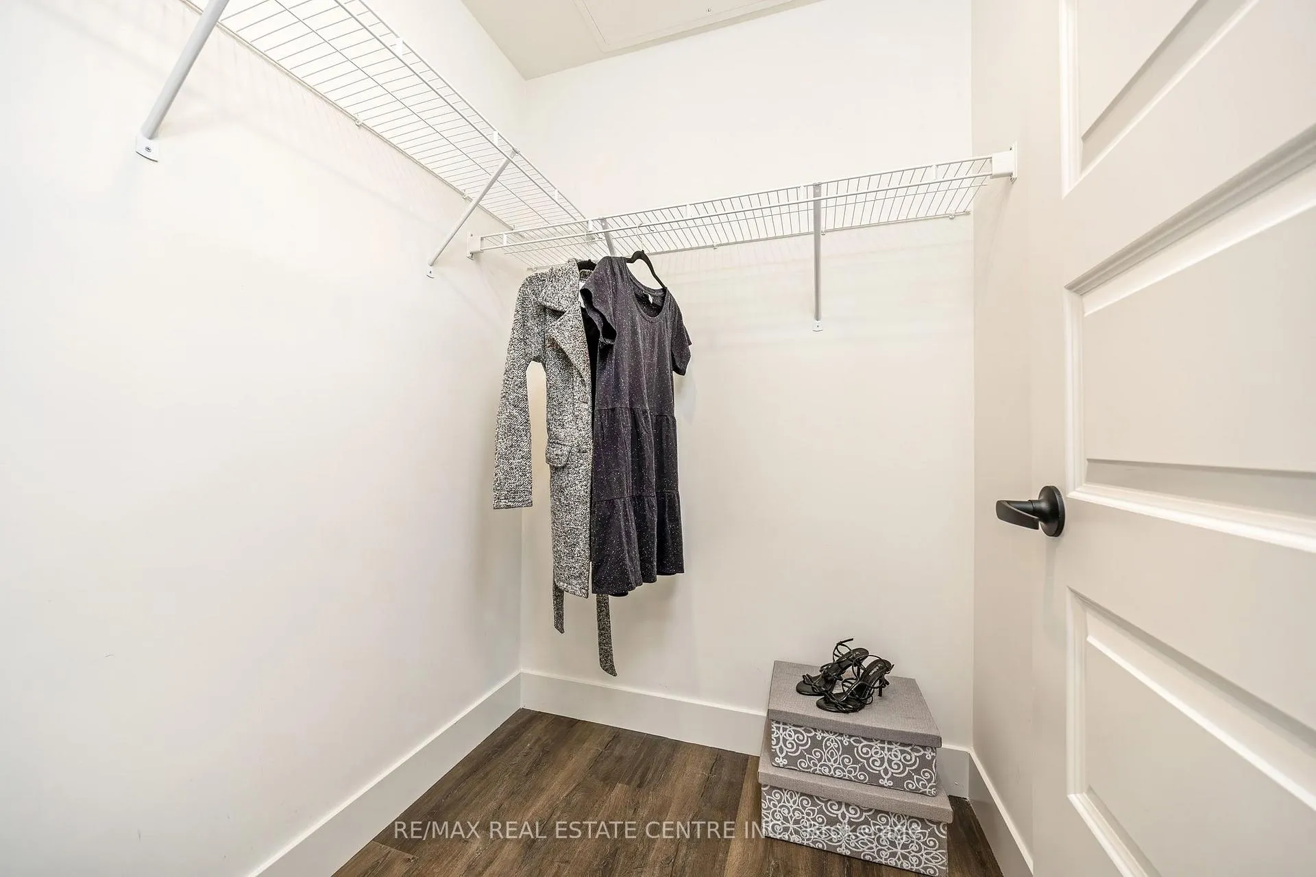 Photo 13 of Unit 407, 1201 Lackner Place, Kitchener — HOMEH