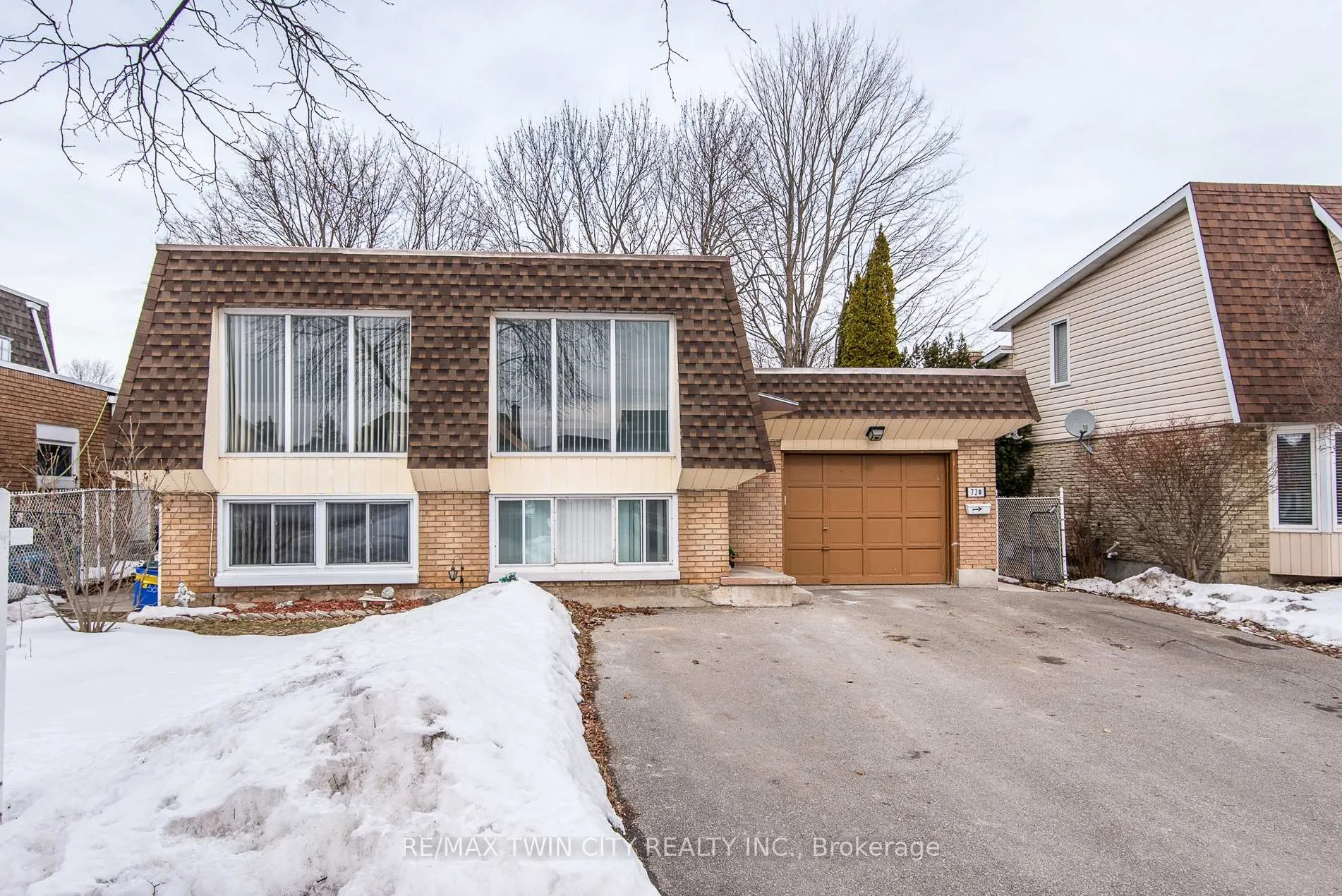 Photo 1 of 72 Manor Drive, Kitchener — HOMEH