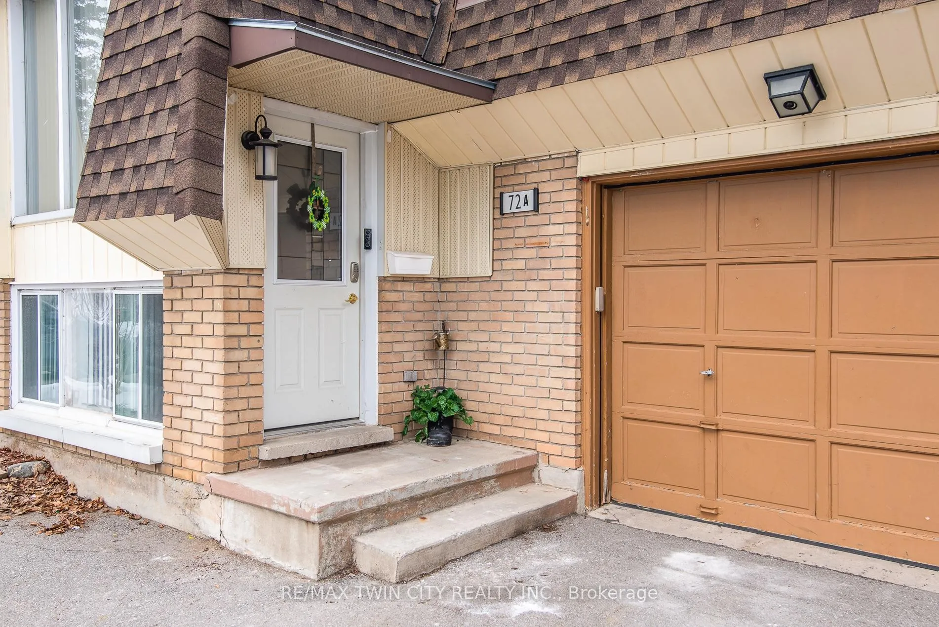 Photo 2 of 72 Manor Drive, Kitchener — HOMEH