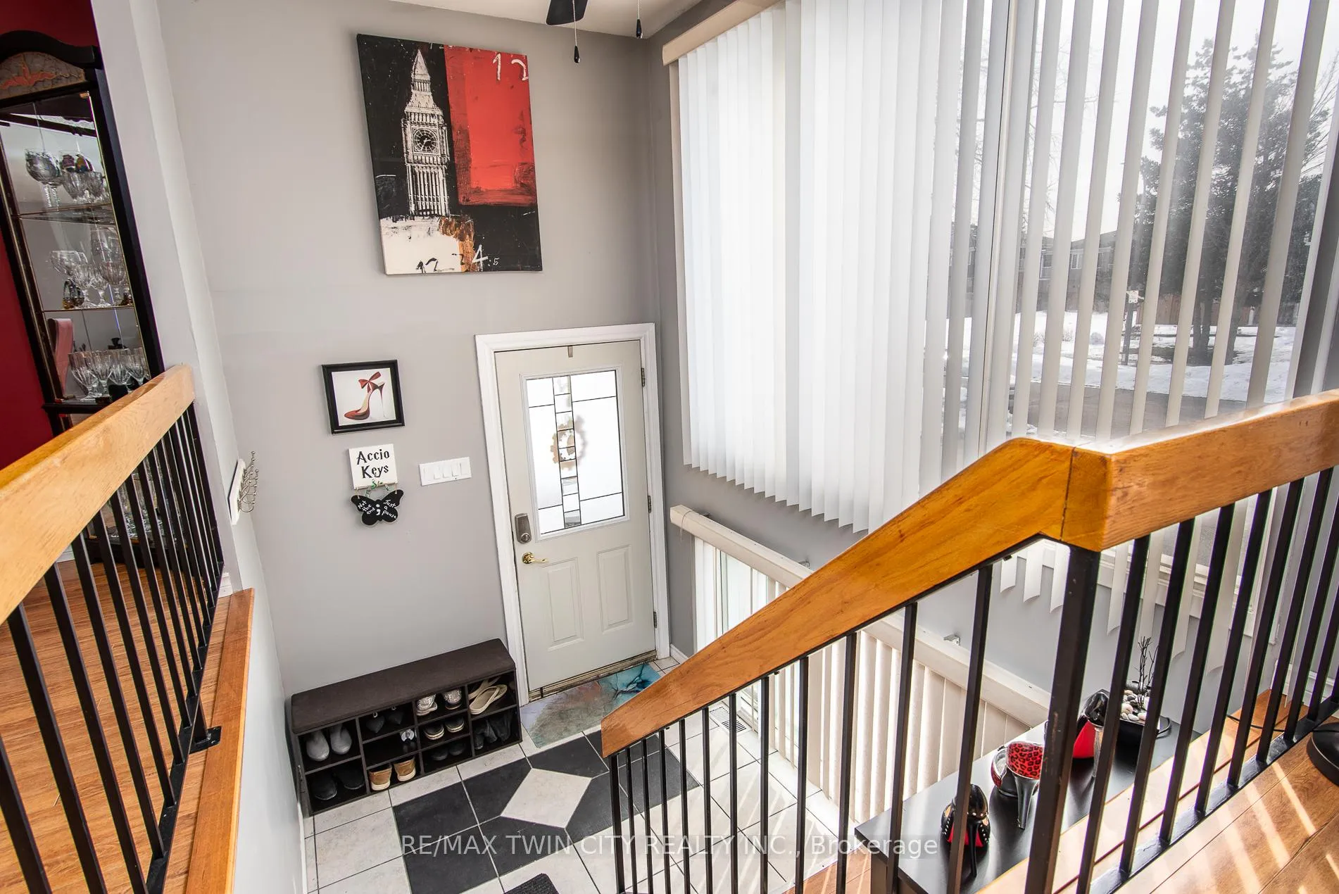 Photo 3 of 72 Manor Drive, Kitchener — HOMEH