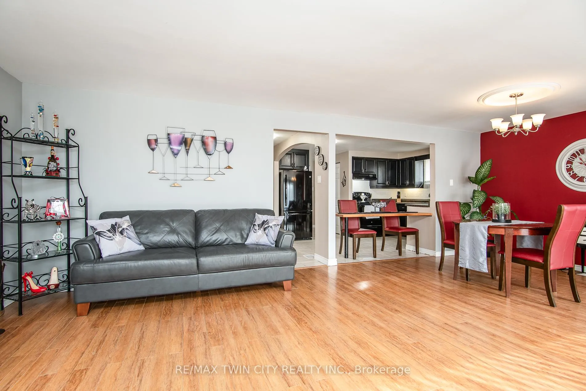 Photo 10 of 72 Manor Drive, Kitchener — HOMEH