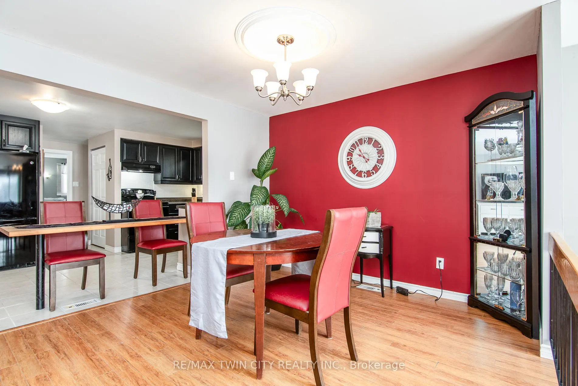 Photo 11 of 72 Manor Drive, Kitchener — HOMEH