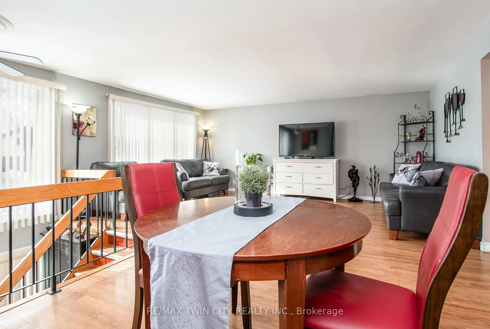 Photo 12 of 72 Manor Drive, Kitchener — HOMEH