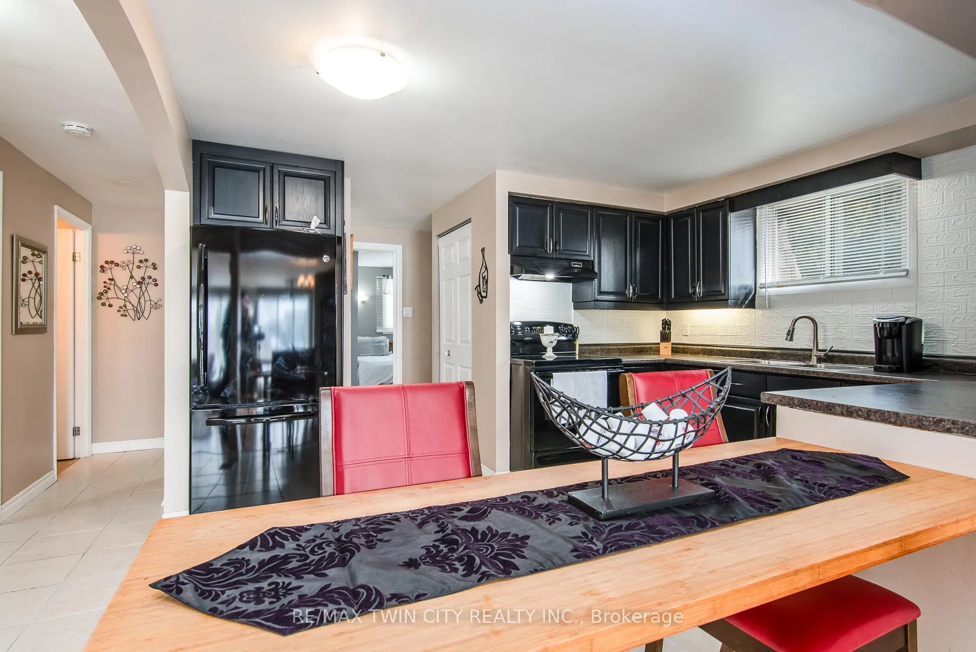 Photo 13 of 72 Manor Drive, Kitchener — HOMEH