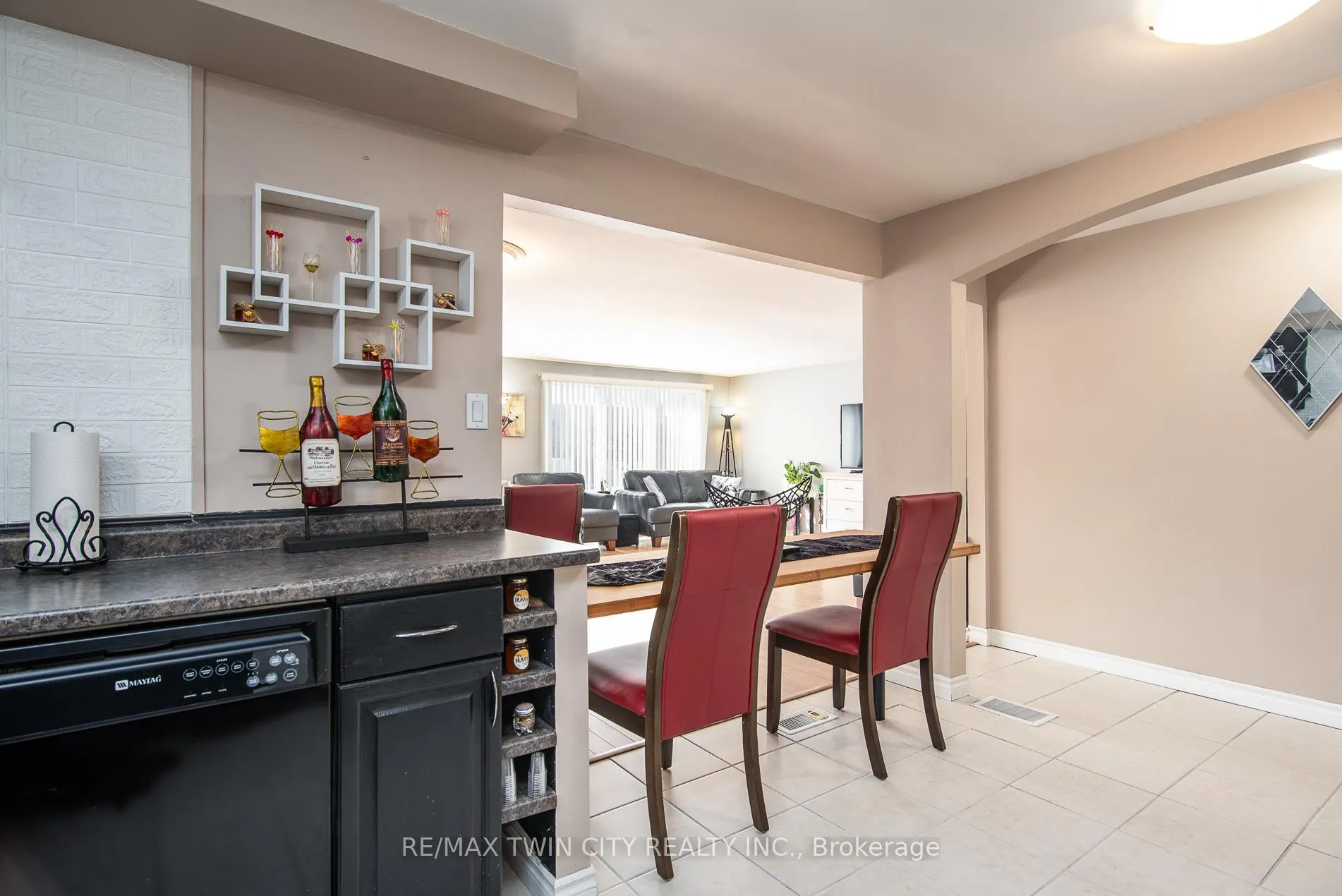 Photo 18 of 72 Manor Drive, Kitchener — HOMEH