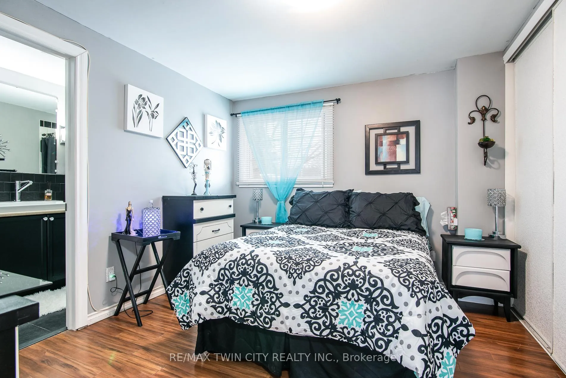 Photo 19 of 72 Manor Drive, Kitchener — HOMEH