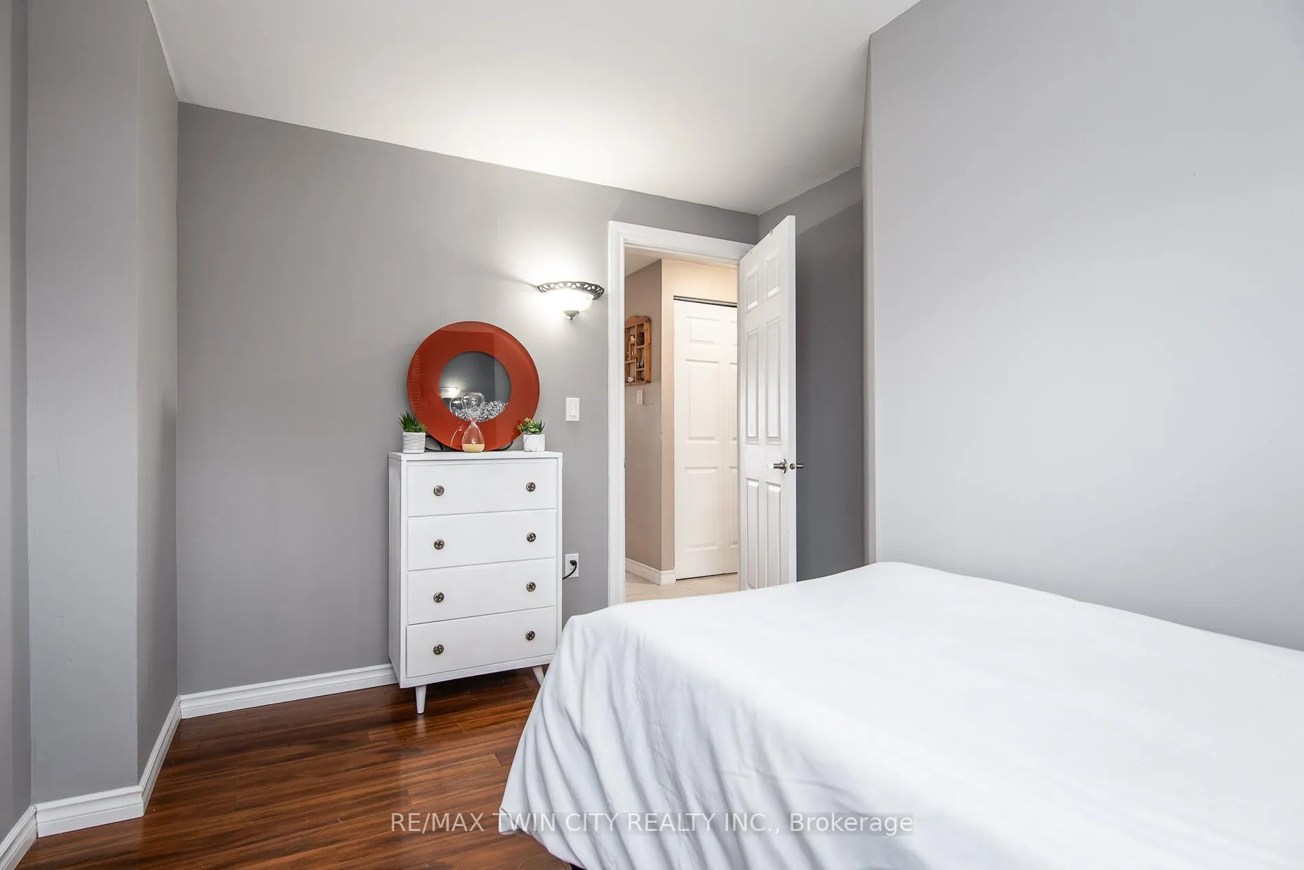 Photo 22 of 72 Manor Drive, Kitchener — HOMEH