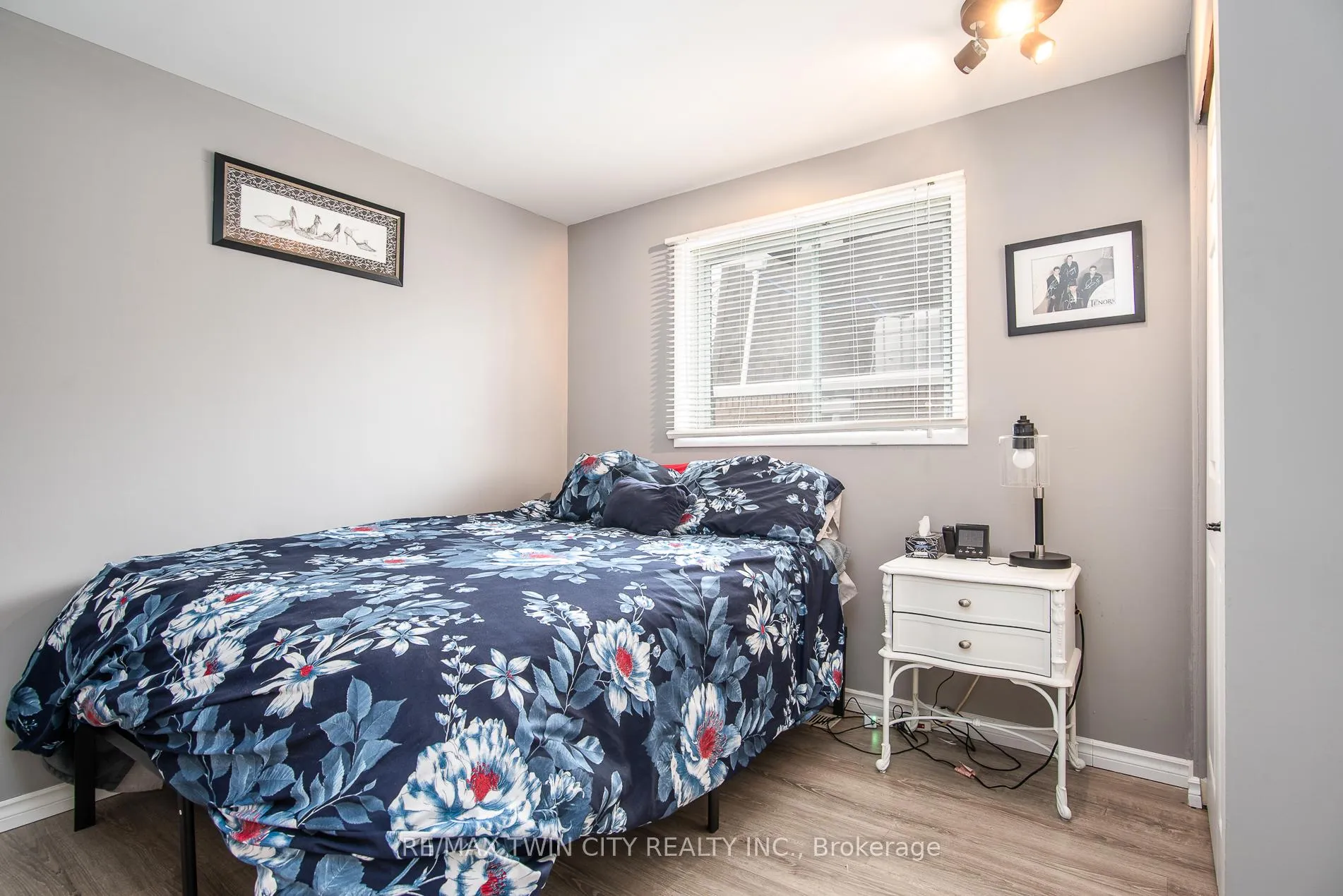 Photo 23 of 72 Manor Drive, Kitchener — HOMEH