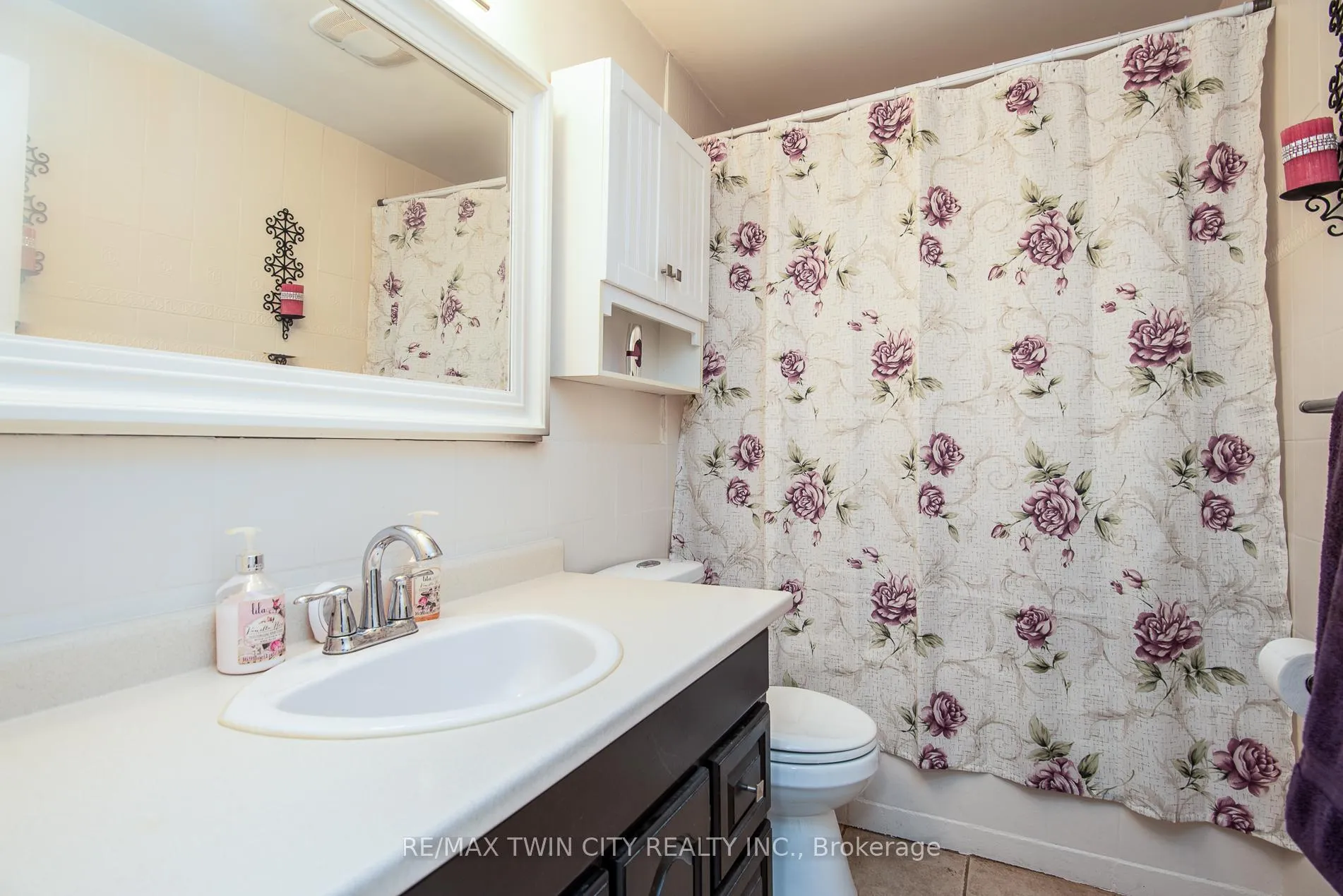 Photo 24 of 72 Manor Drive, Kitchener — HOMEH