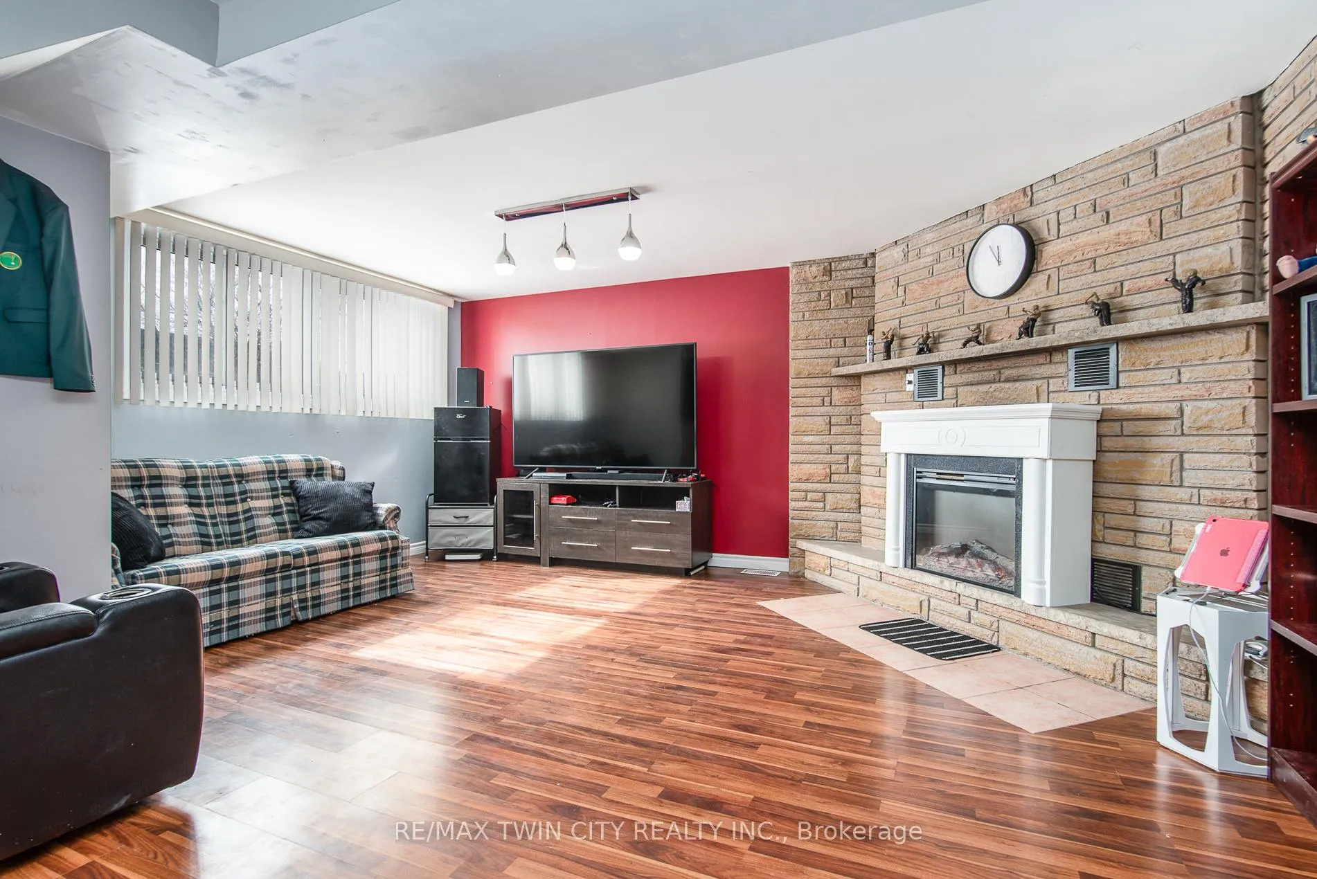 Photo 27 of 72 Manor Drive, Kitchener — HOMEH