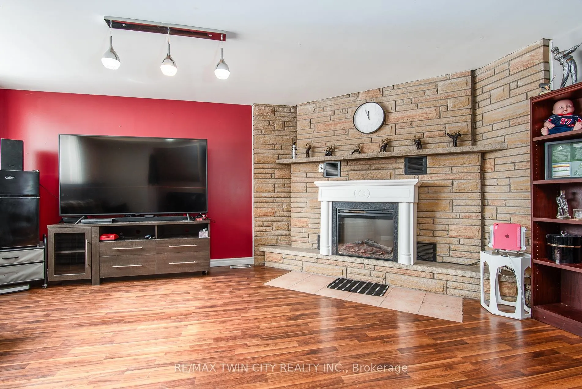 Photo 28 of 72 Manor Drive, Kitchener — HOMEH