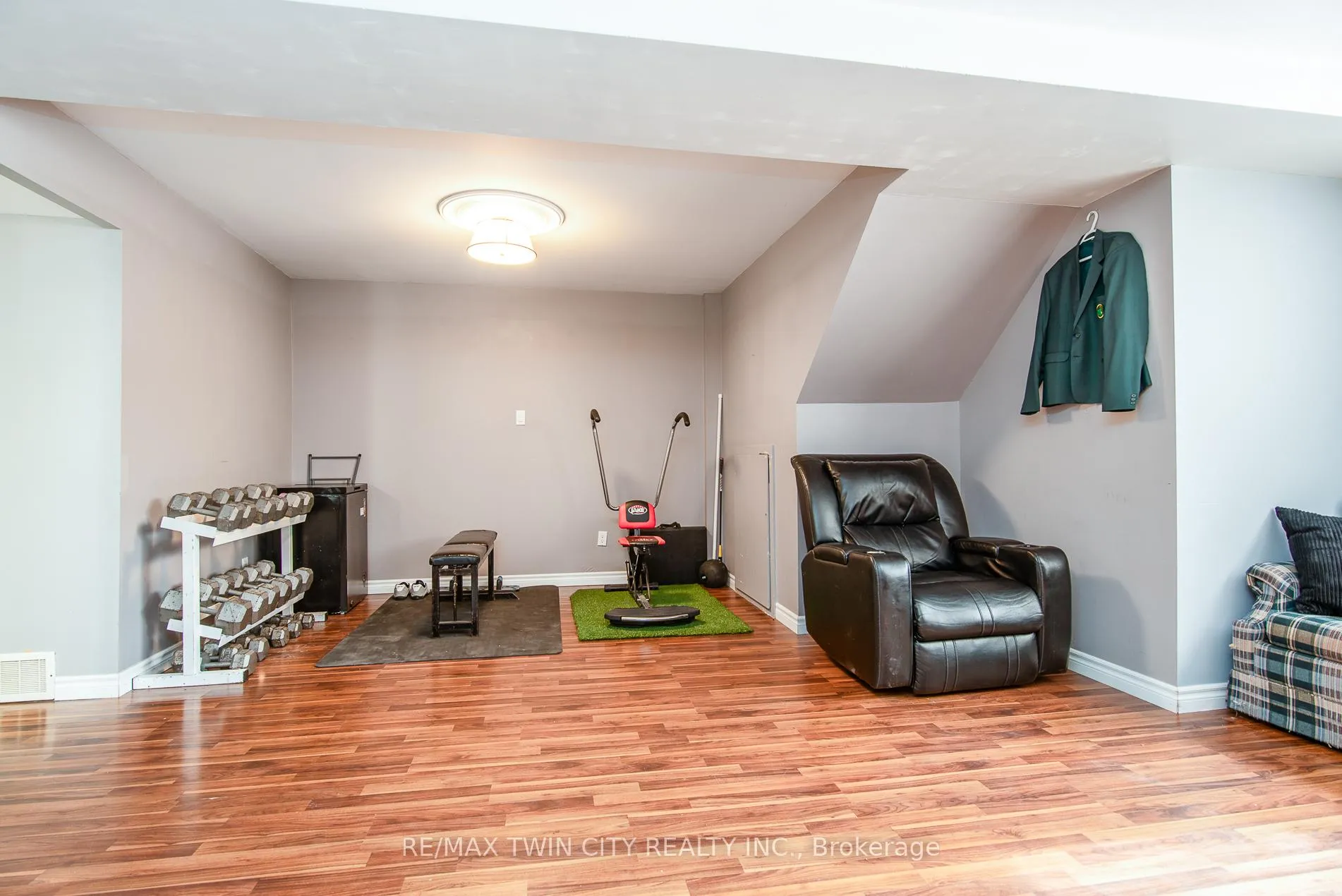 Photo 29 of 72 Manor Drive, Kitchener — HOMEH