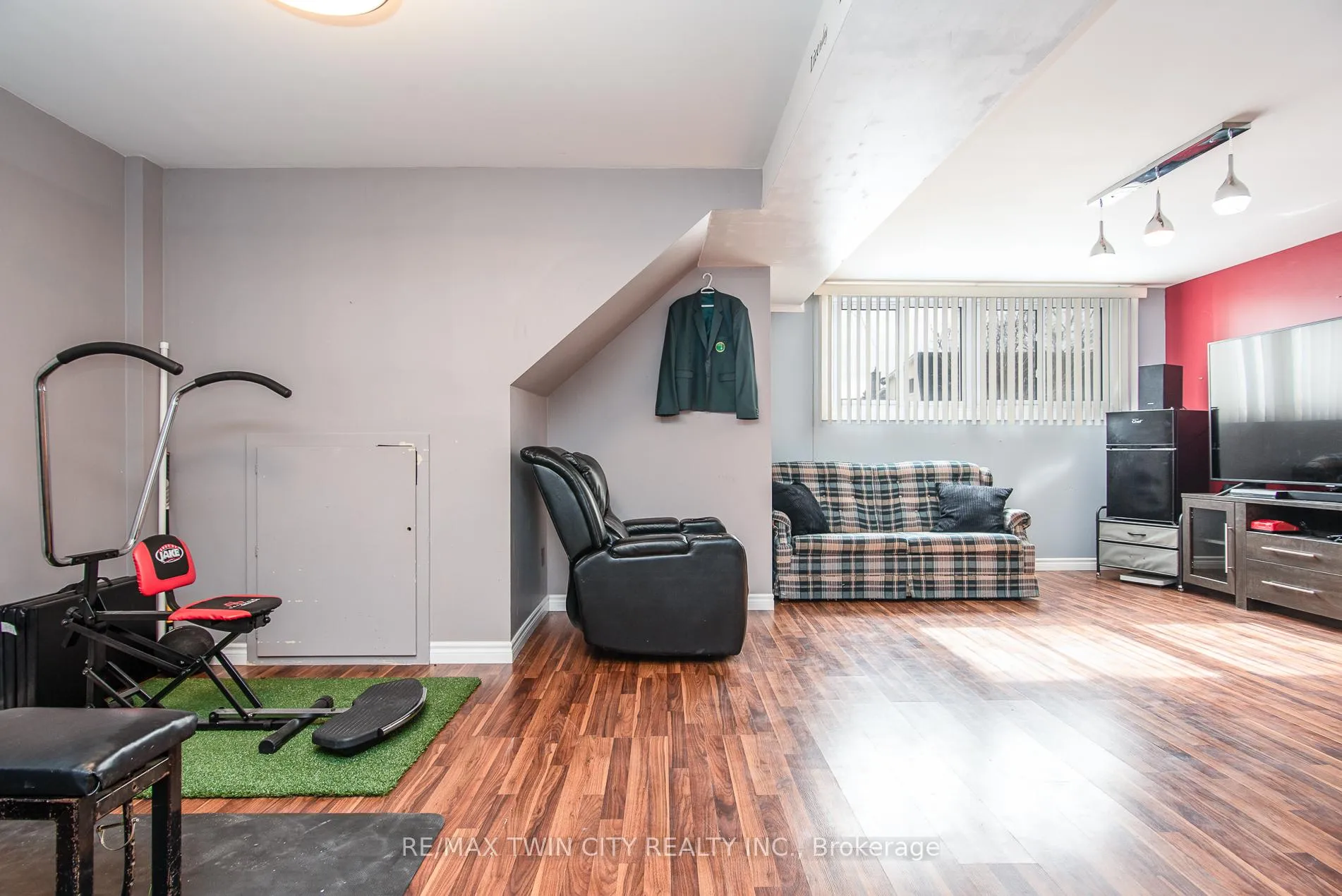 Photo 30 of 72 Manor Drive, Kitchener — HOMEH