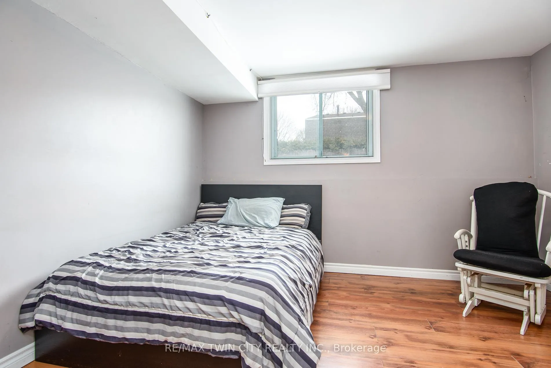 Photo 34 of 72 Manor Drive, Kitchener — HOMEH