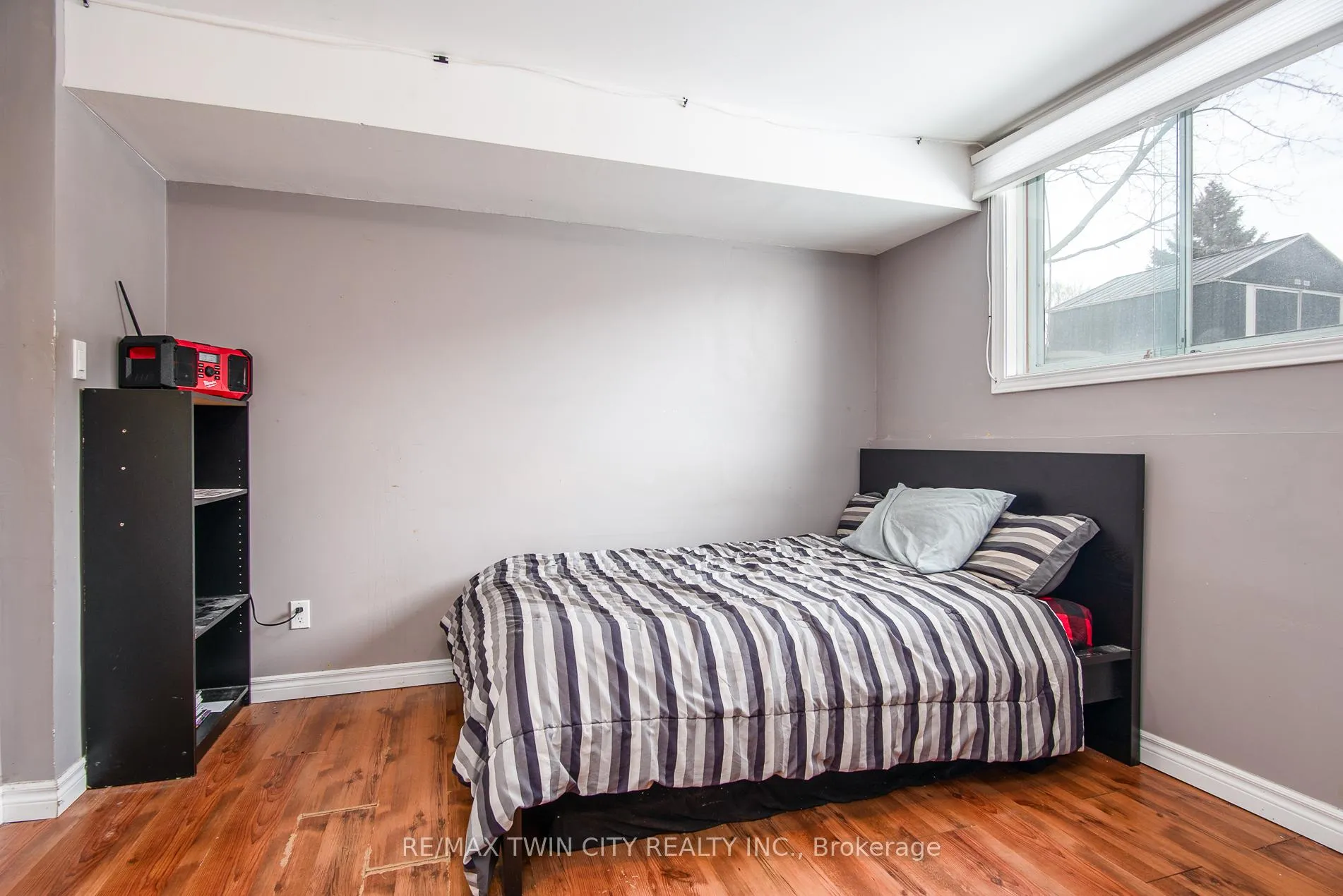 Photo 35 of 72 Manor Drive, Kitchener — HOMEH