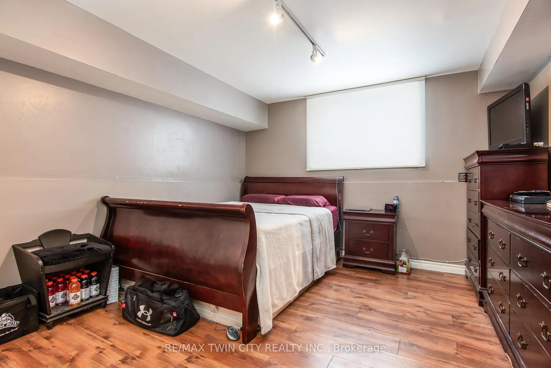 Photo 36 of 72 Manor Drive, Kitchener — HOMEH