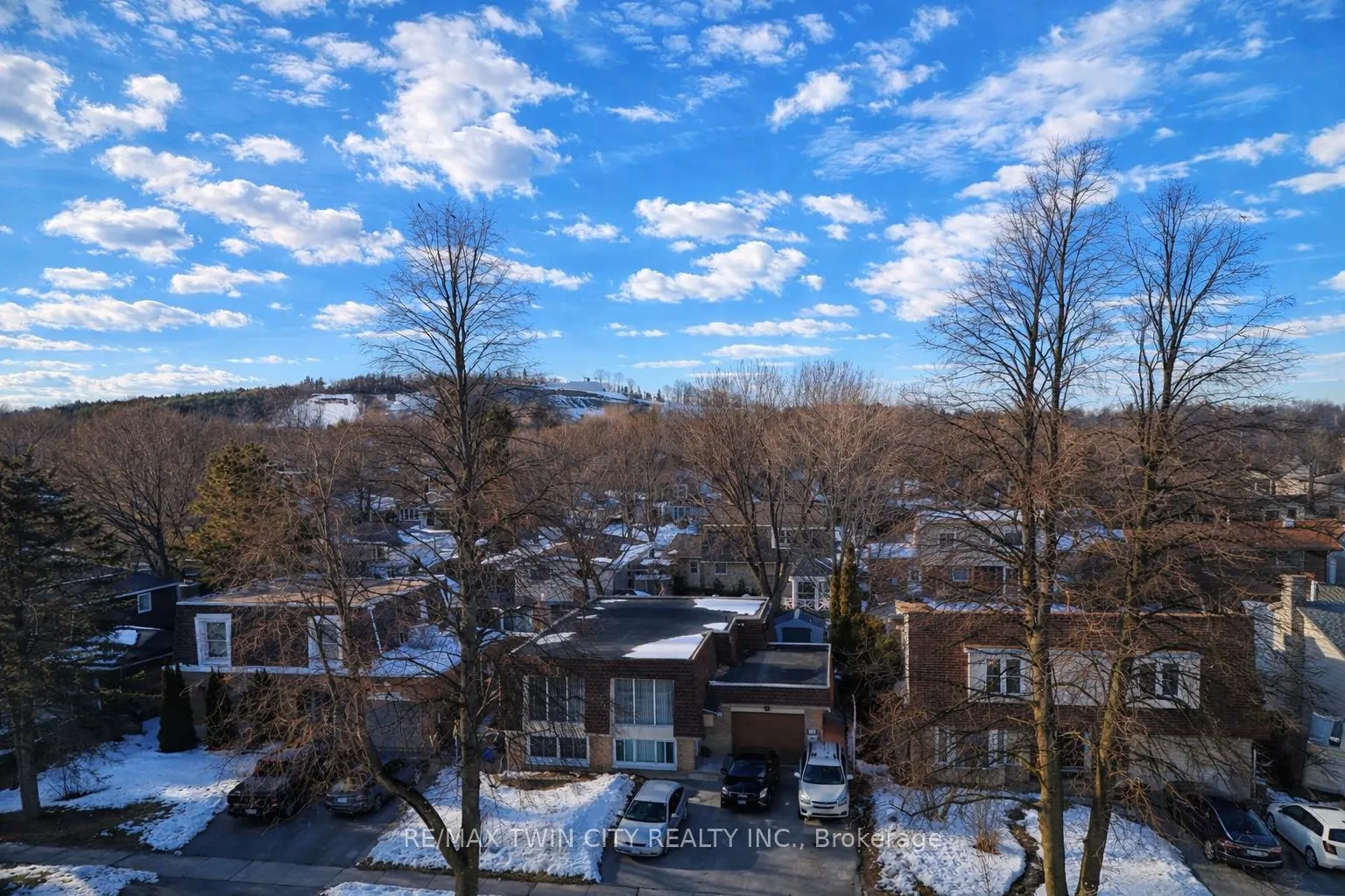 Photo 43 of 72 Manor Drive, Kitchener — HOMEH