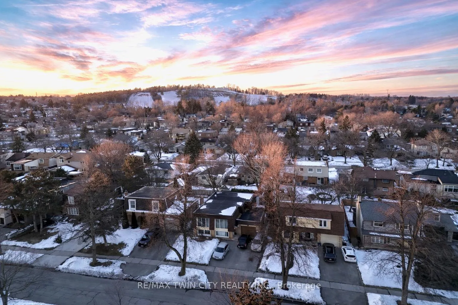 Photo 44 of 72 Manor Drive, Kitchener — HOMEH