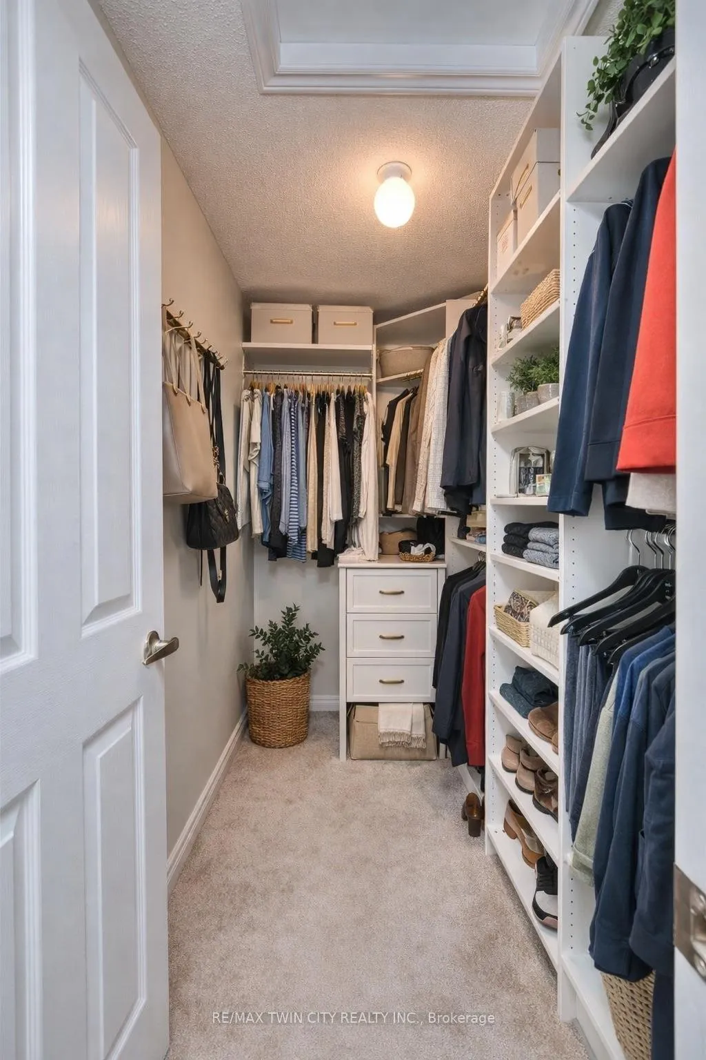 Photo 9 of 4646 Thomas Alton Boulevard, Burlington, Alton — HOMEH