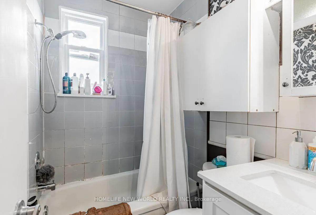 Photo 17 of 878 Kingston Road, Toronto, East End-Danforth — HOMEH