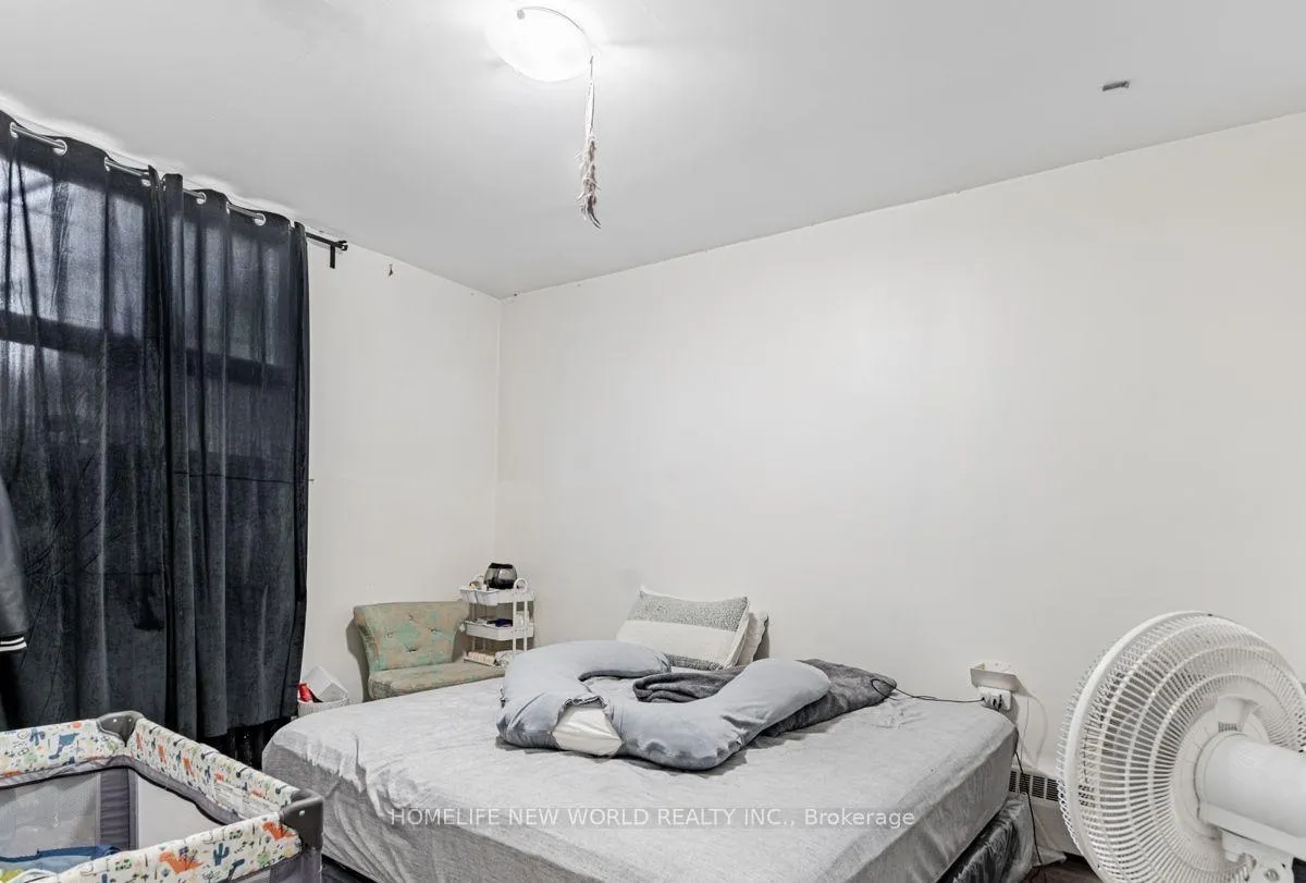 Photo 24 of 878 Kingston Road, Toronto, East End-Danforth — HOMEH