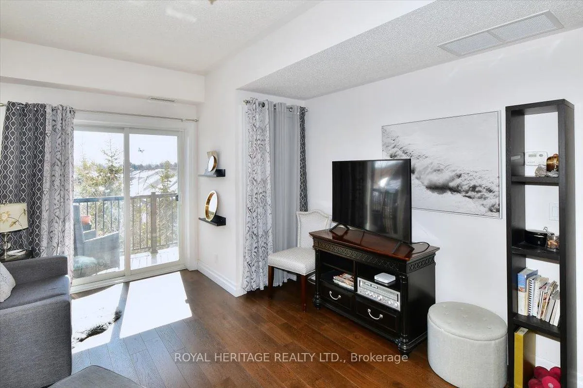 Photo 6 of Unit 204, 910 Wentworth Street, Peterborough, Otonabee Ward 1 — HOMEH