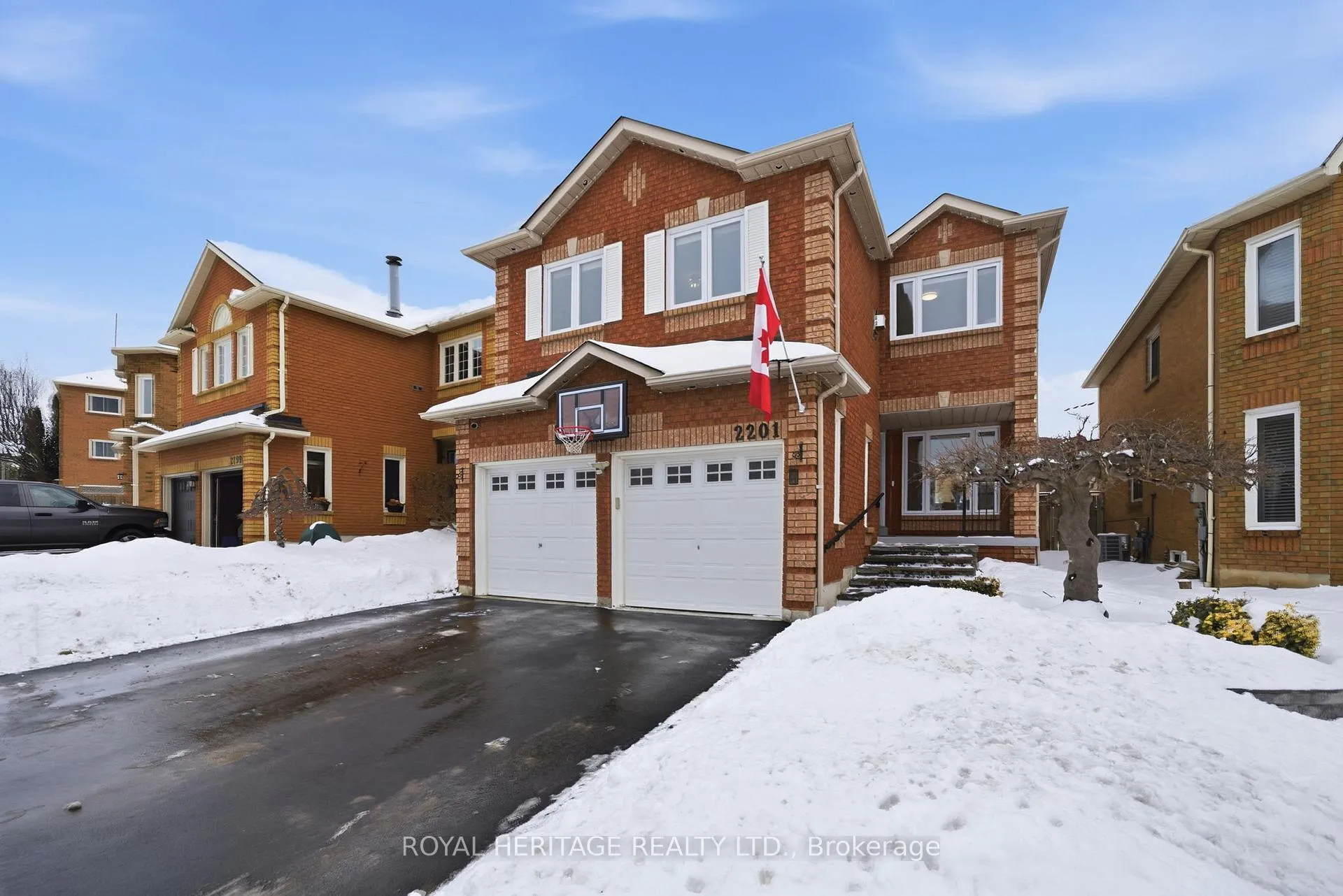 Photo 2 of 2201 Wildwood Crescent, Pickering, Brock Ridge — HOMEH