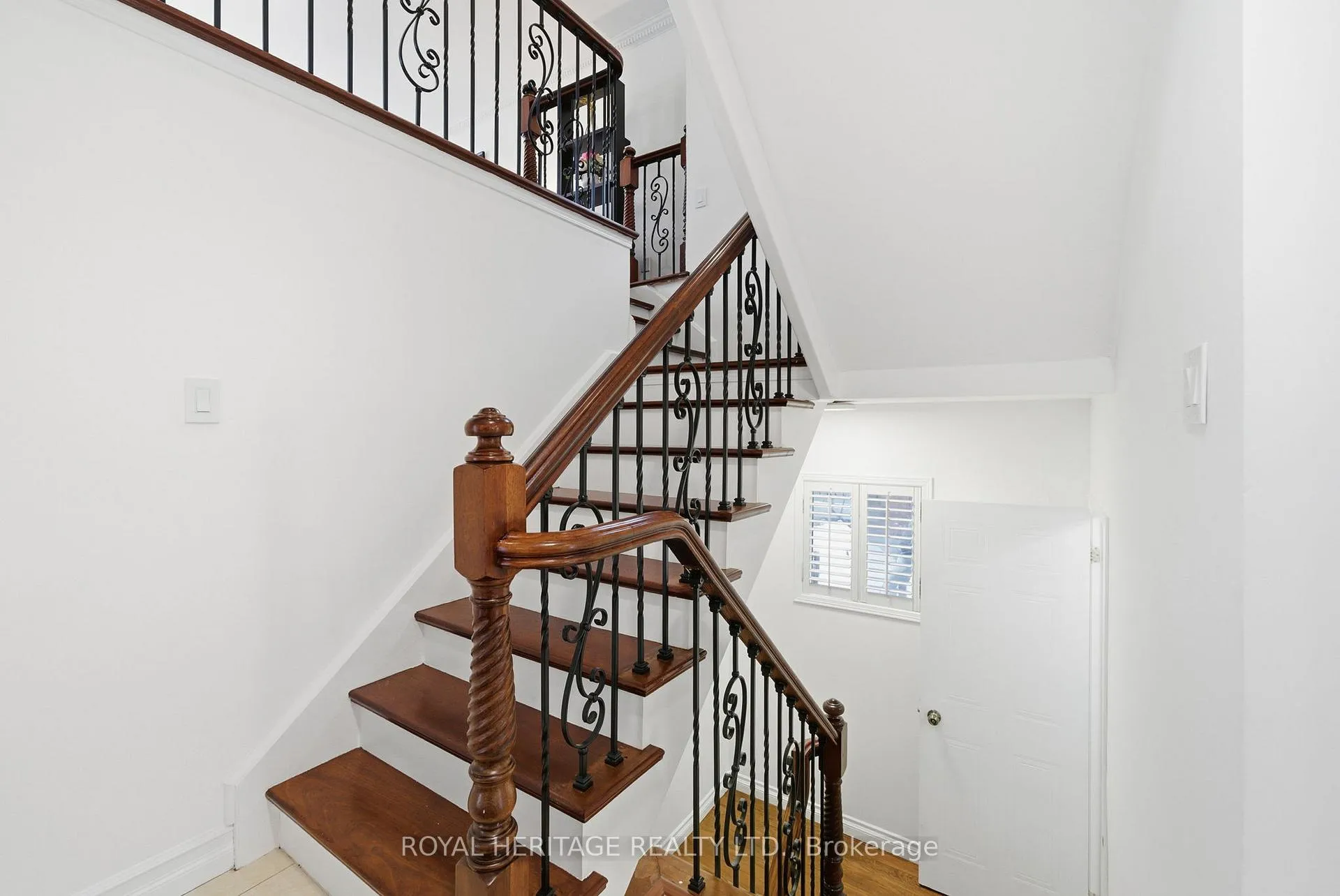 Photo 6 of 2201 Wildwood Crescent, Pickering, Brock Ridge — HOMEH