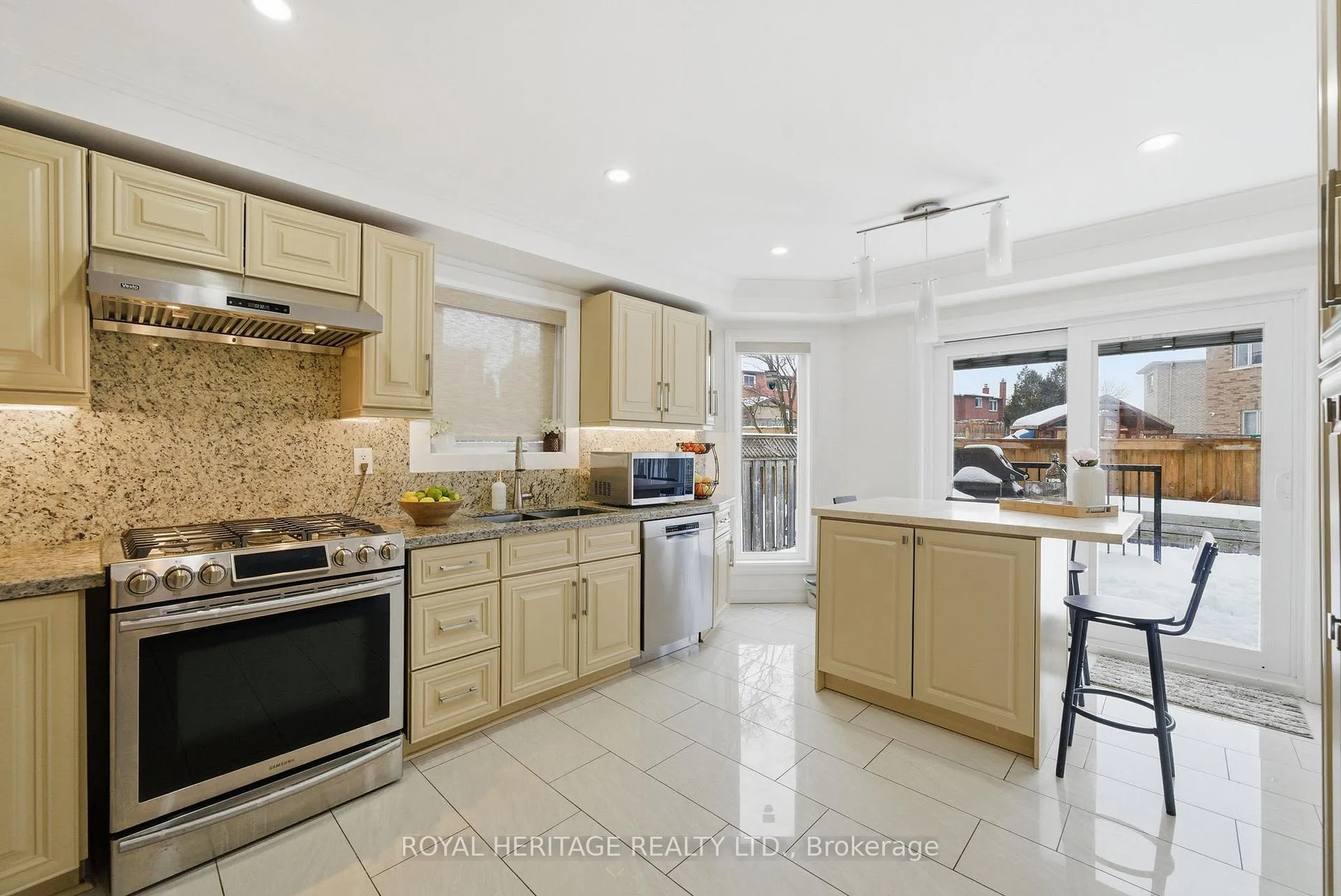Photo 16 of 2201 Wildwood Crescent, Pickering, Brock Ridge — HOMEH