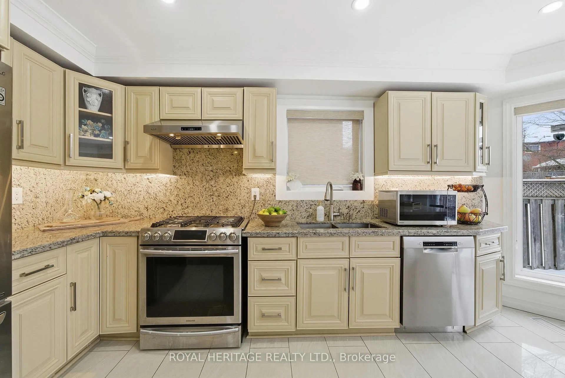 Photo 21 of 2201 Wildwood Crescent, Pickering, Brock Ridge — HOMEH