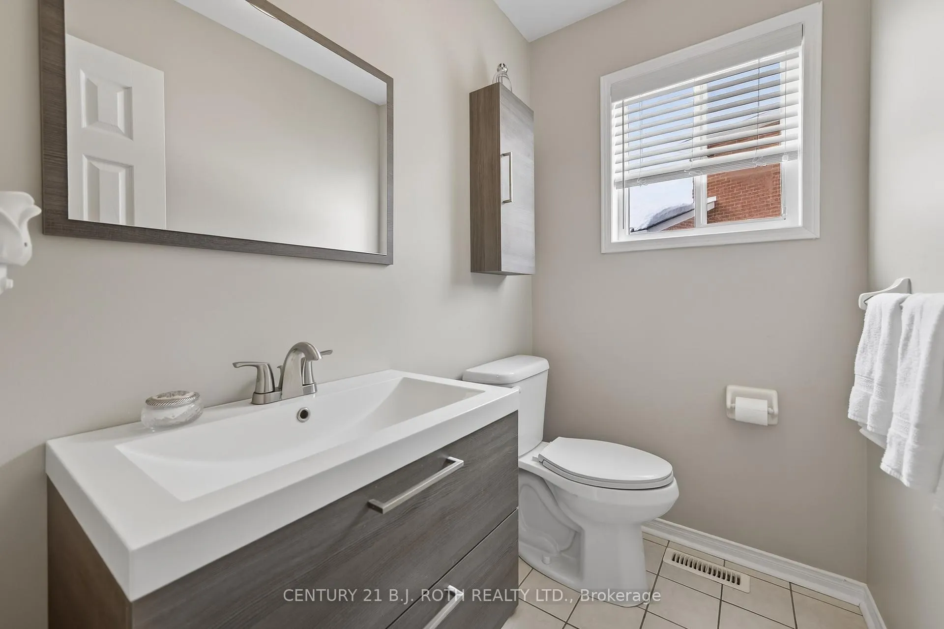 Photo 12 of 400 Cundles Road W, Barrie, Northwest — HOMEH