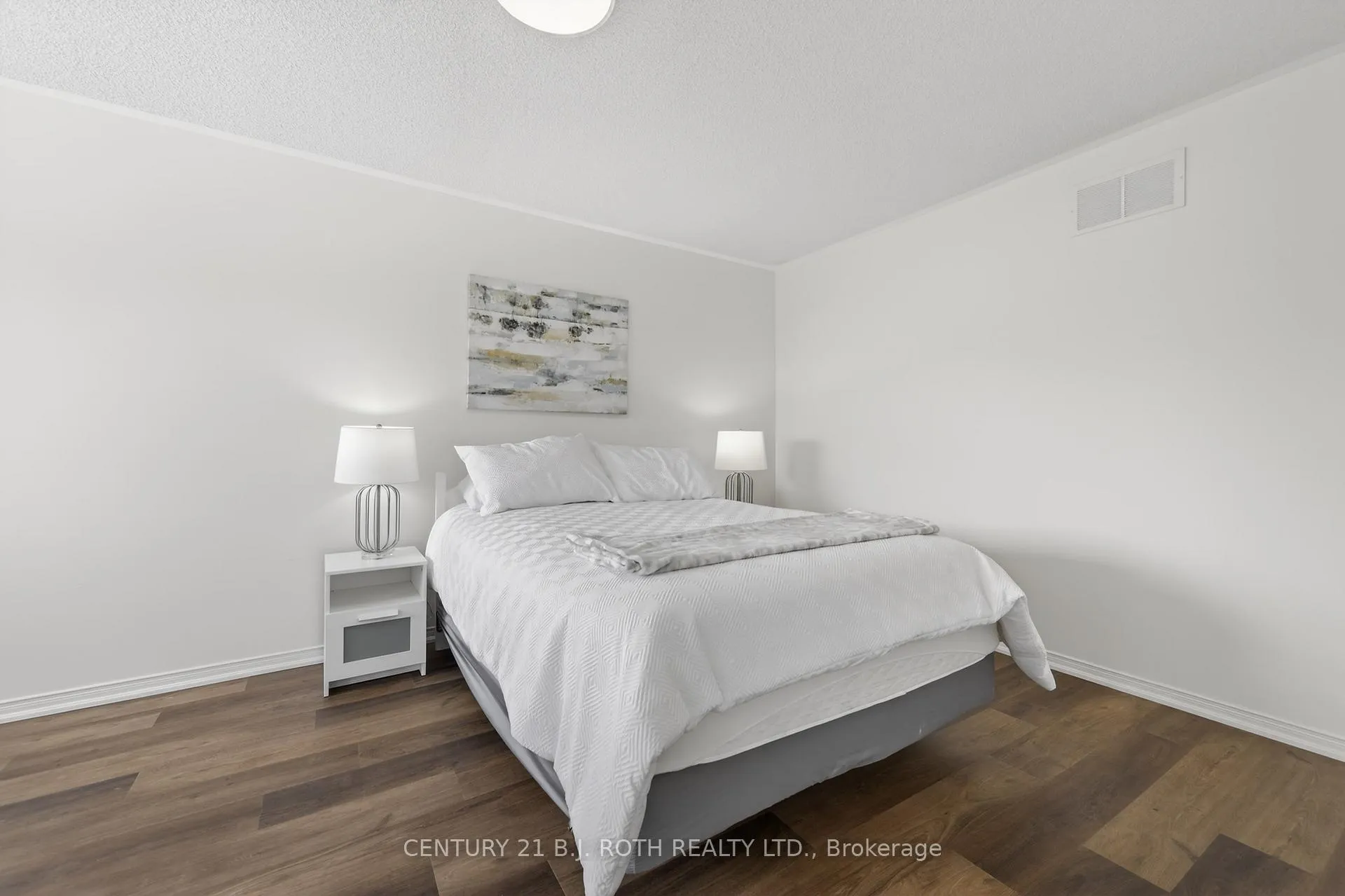Photo 13 of 400 Cundles Road W, Barrie, Northwest — HOMEH