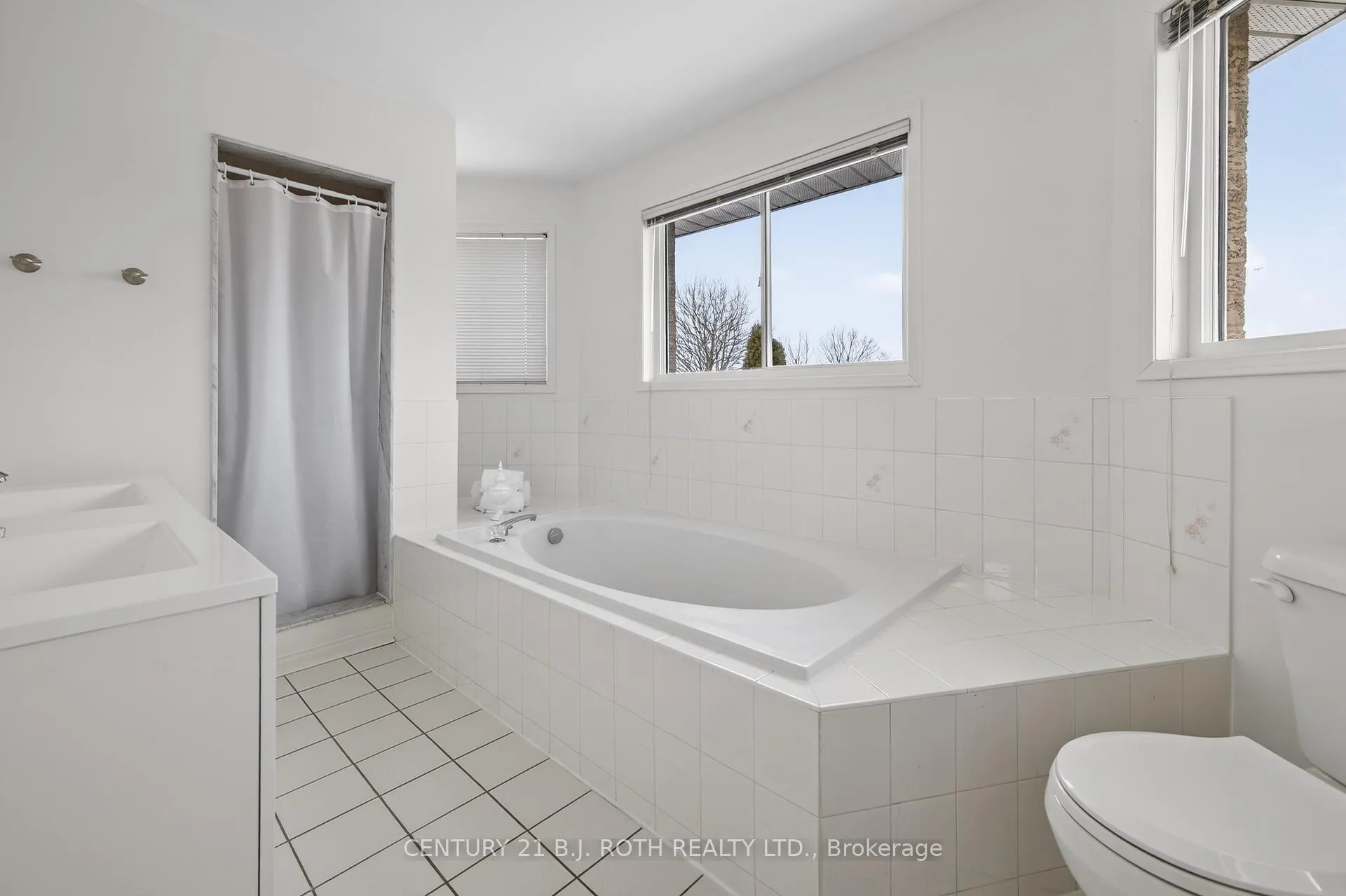 Photo 15 of 400 Cundles Road W, Barrie, Northwest — HOMEH