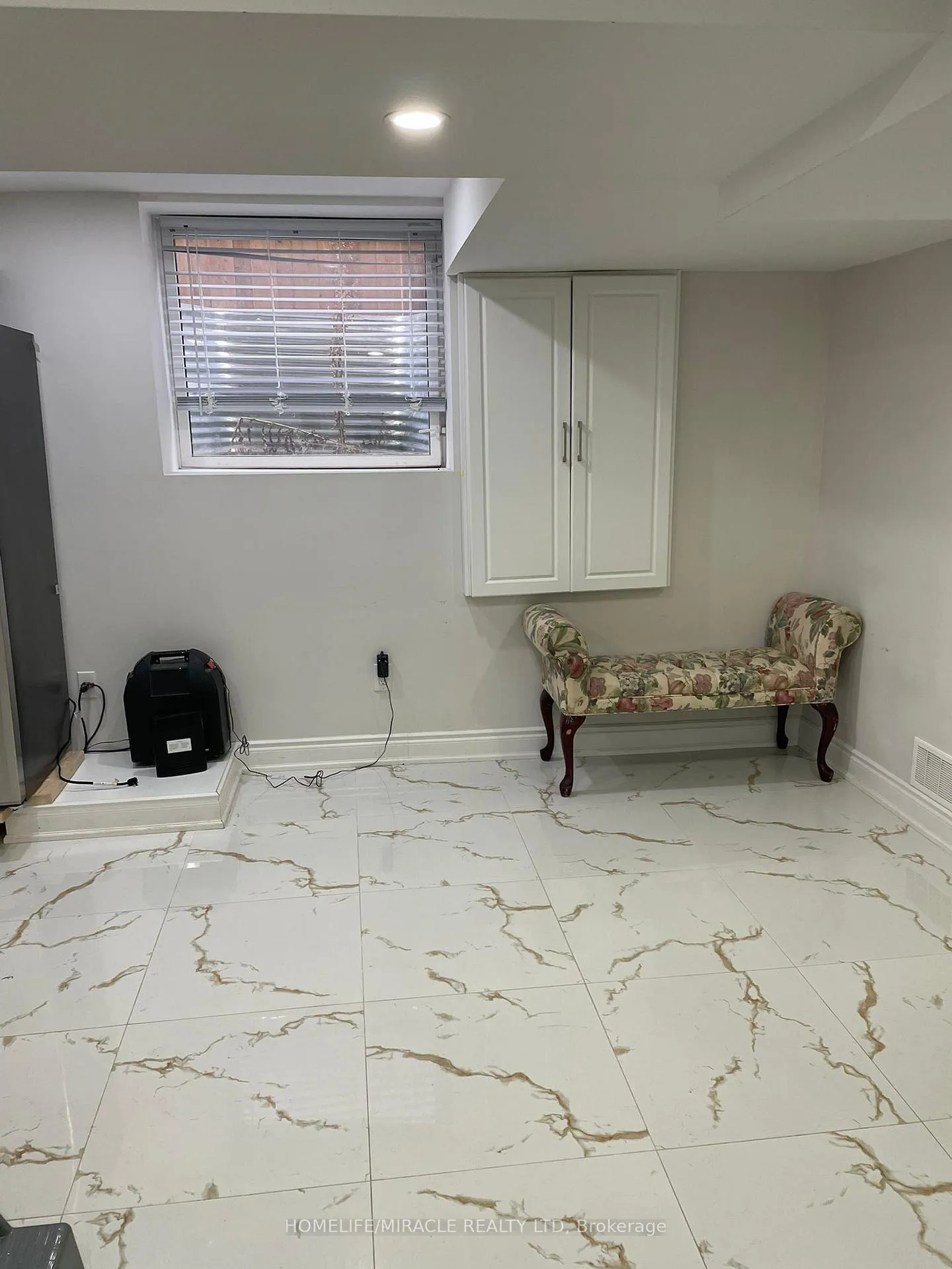 Photo 2 of Unit BSMT, 26 Westfield Crescent, Hamilton, Waterdown — HOMEH