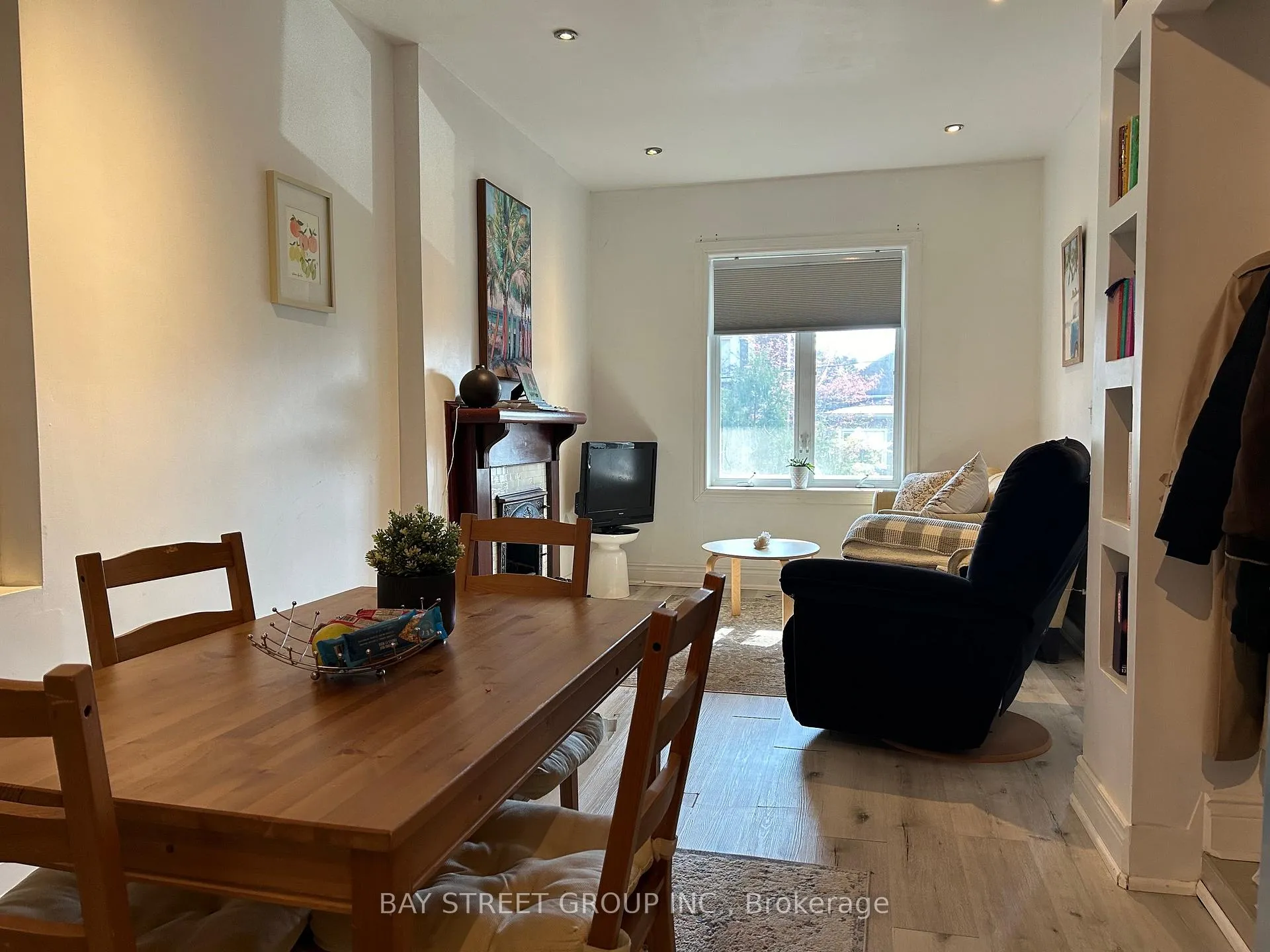 Photo 2 of Unit unit 1, 693 Woodbine Avenue, Toronto, Woodbine Corridor — HOMEH