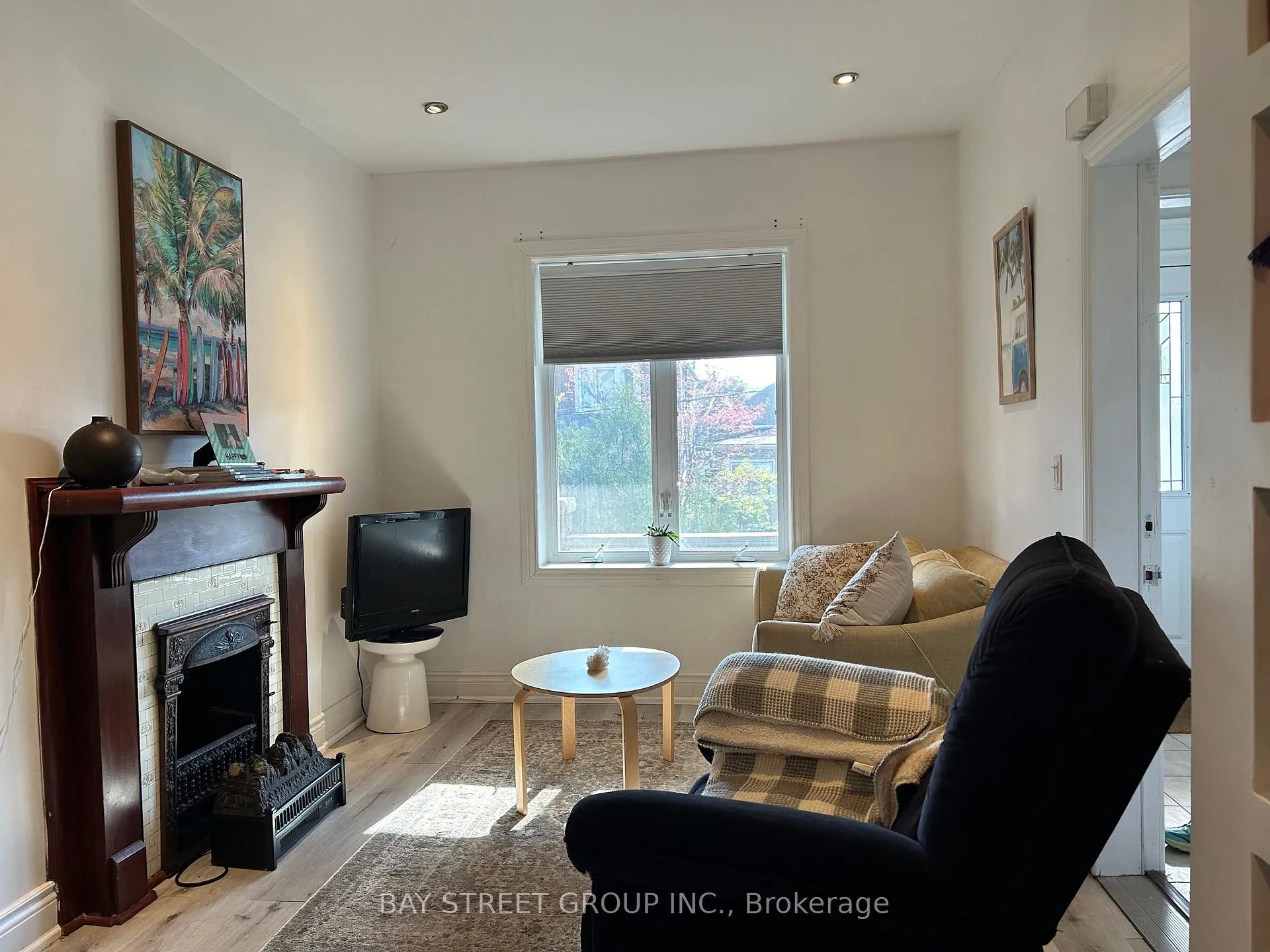 Photo 3 of Unit unit 1, 693 Woodbine Avenue, Toronto, Woodbine Corridor — HOMEH