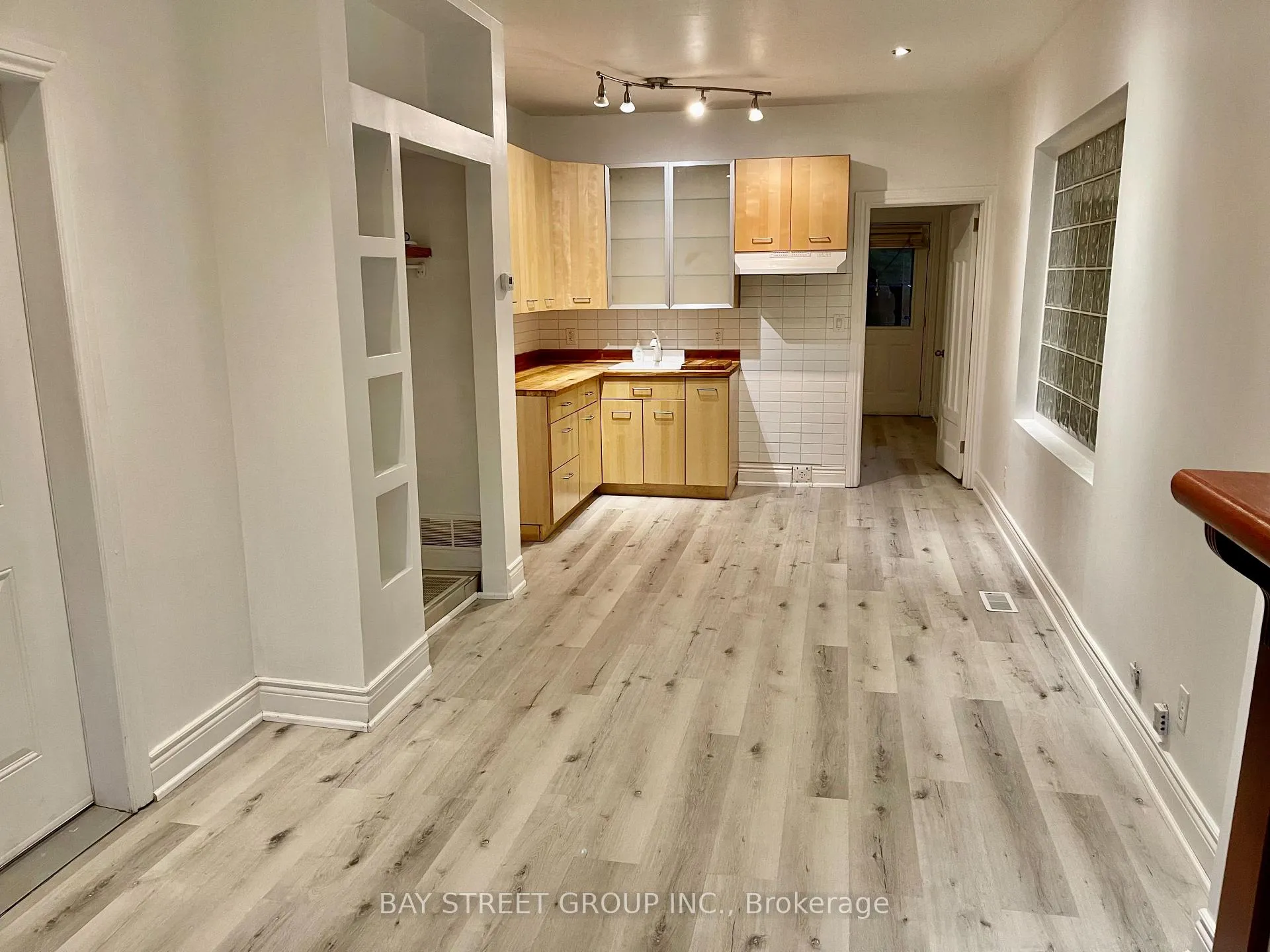 Photo 4 of Unit unit 1, 693 Woodbine Avenue, Toronto, Woodbine Corridor — HOMEH