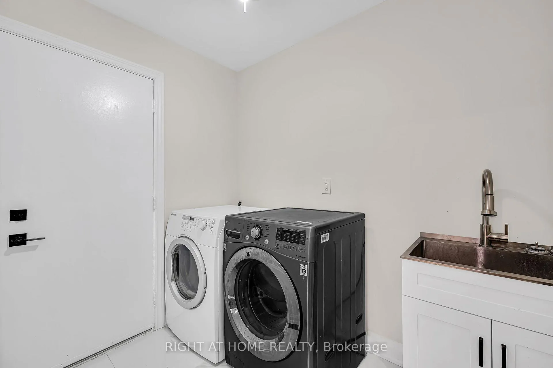 Photo 37 of 67 Reese Avenue, Ajax, Central West — HOMEH
