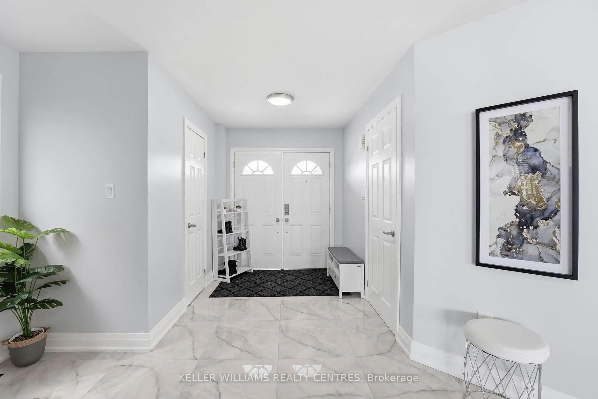 Photo 3 of 28 Glenhill Drive, Barrie, Painswick South — HOMEH