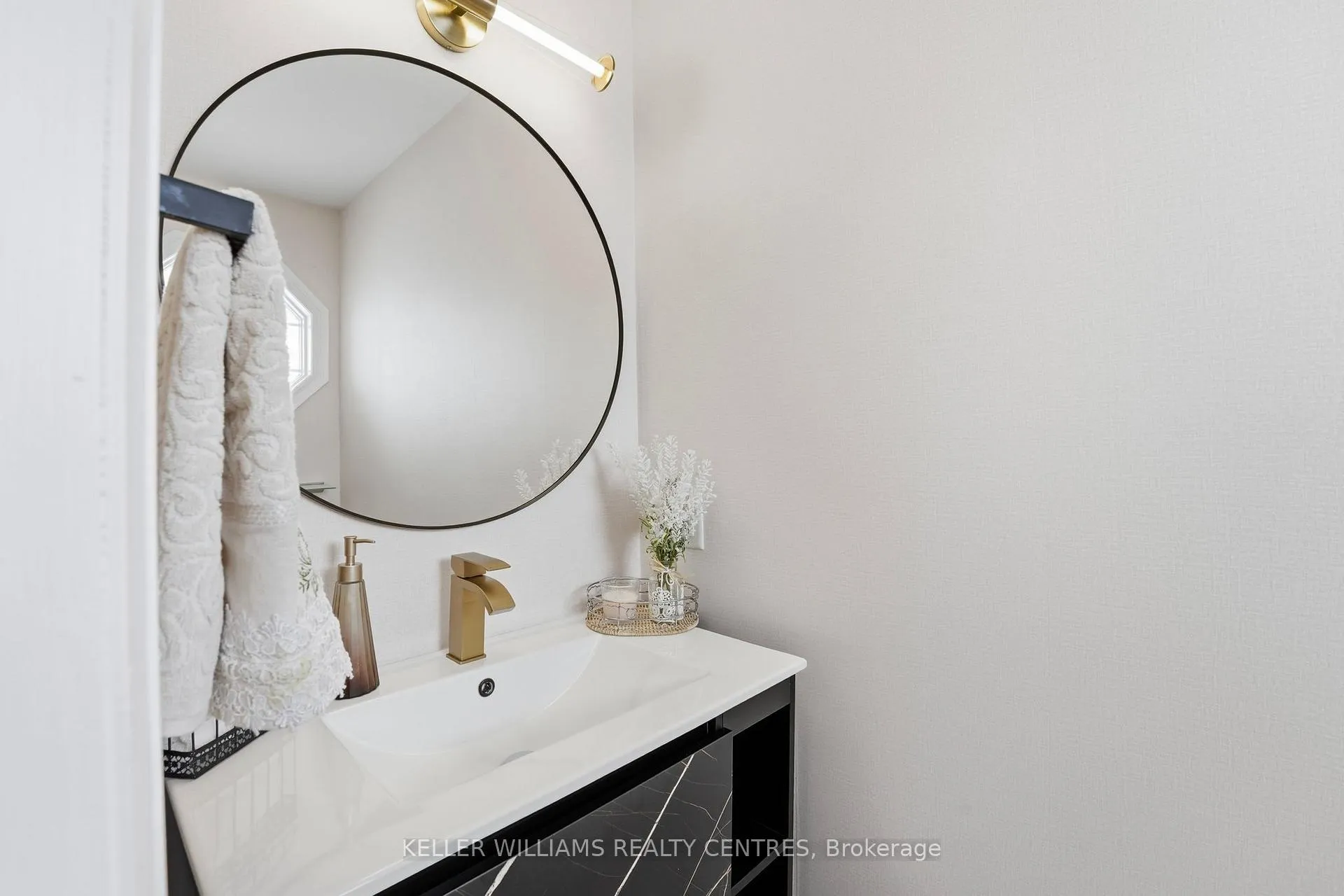 Photo 5 of 28 Glenhill Drive, Barrie, Painswick South — HOMEH
