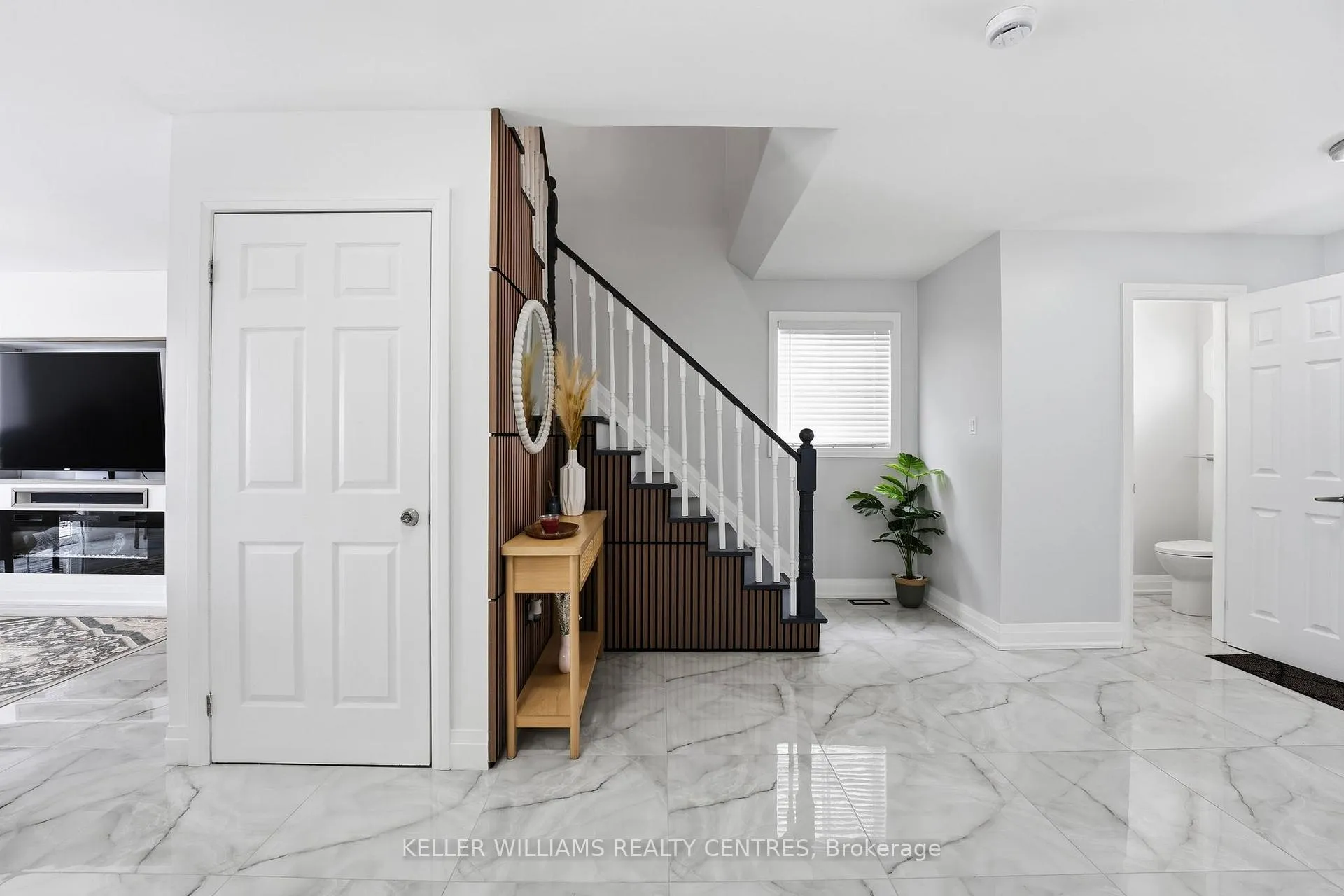Photo 6 of 28 Glenhill Drive, Barrie, Painswick South — HOMEH