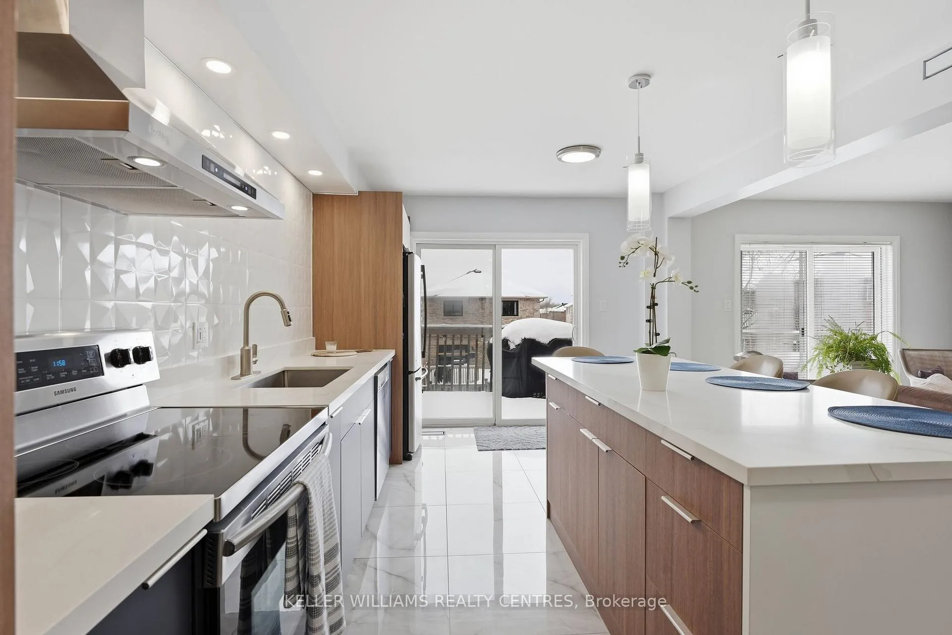 Photo 9 of 28 Glenhill Drive, Barrie, Painswick South — HOMEH