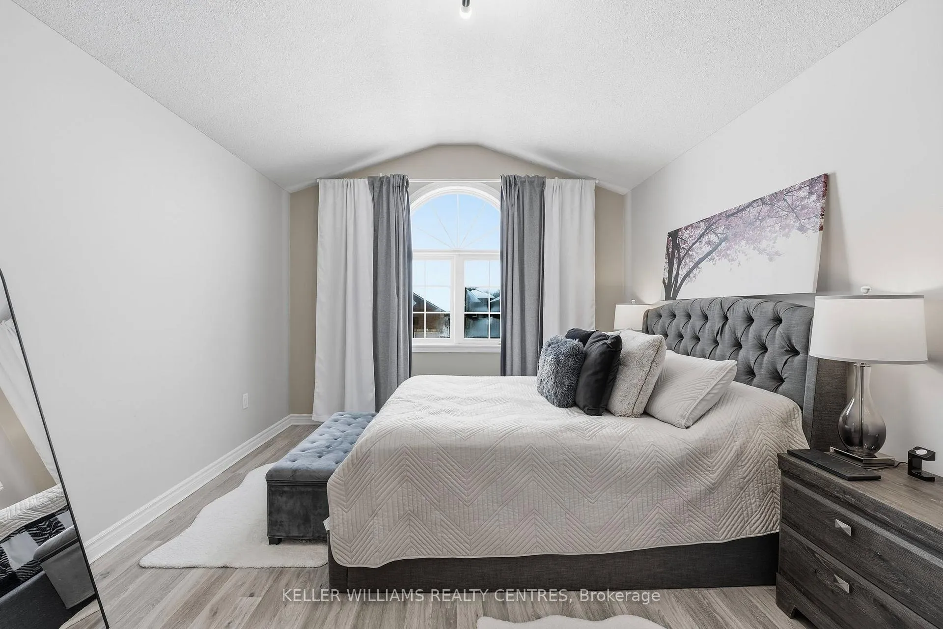 Photo 23 of 28 Glenhill Drive, Barrie, Painswick South — HOMEH
