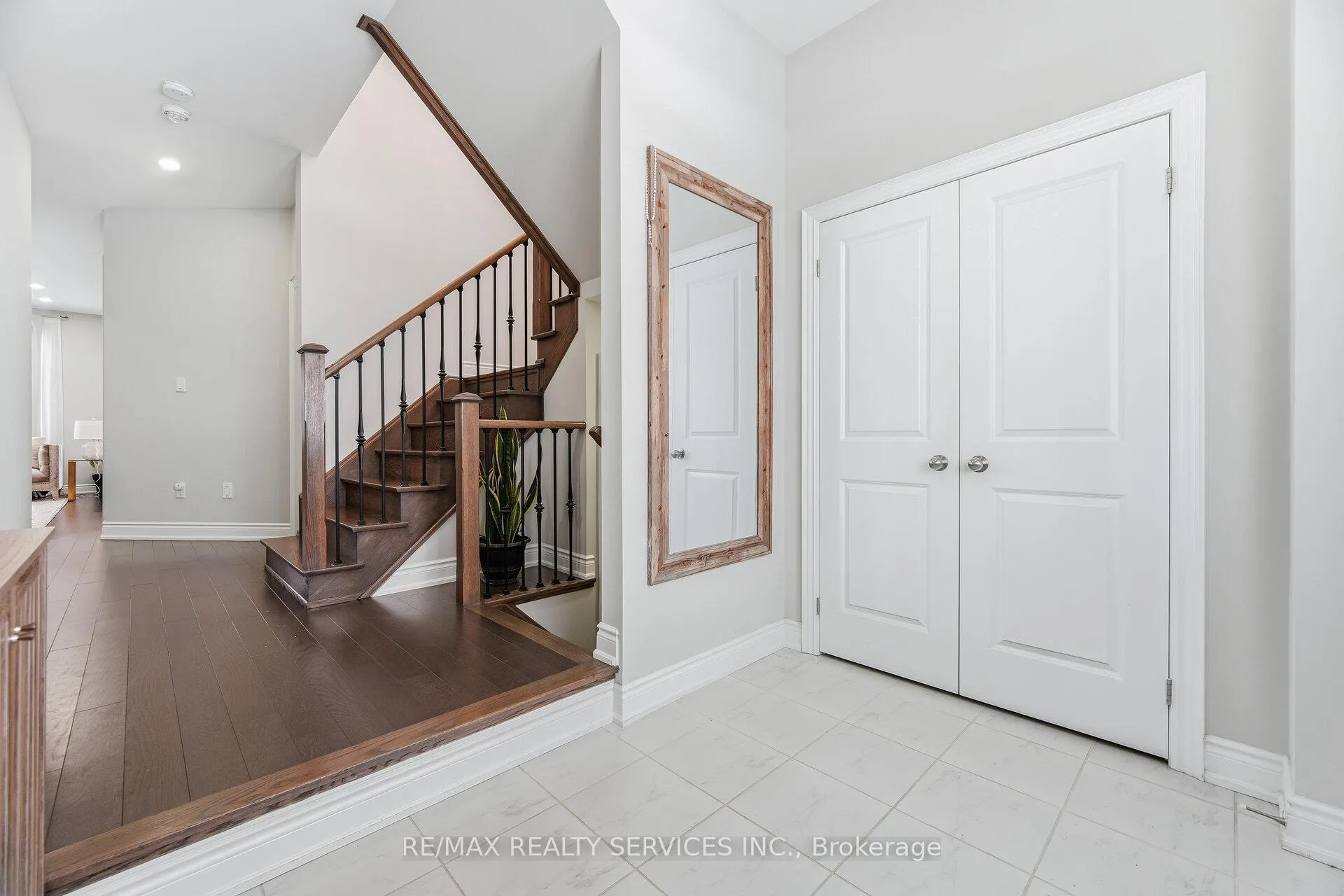 Photo 4 of 356 clockwork Drive, Brampton, Northwest Brampton — HOMEH