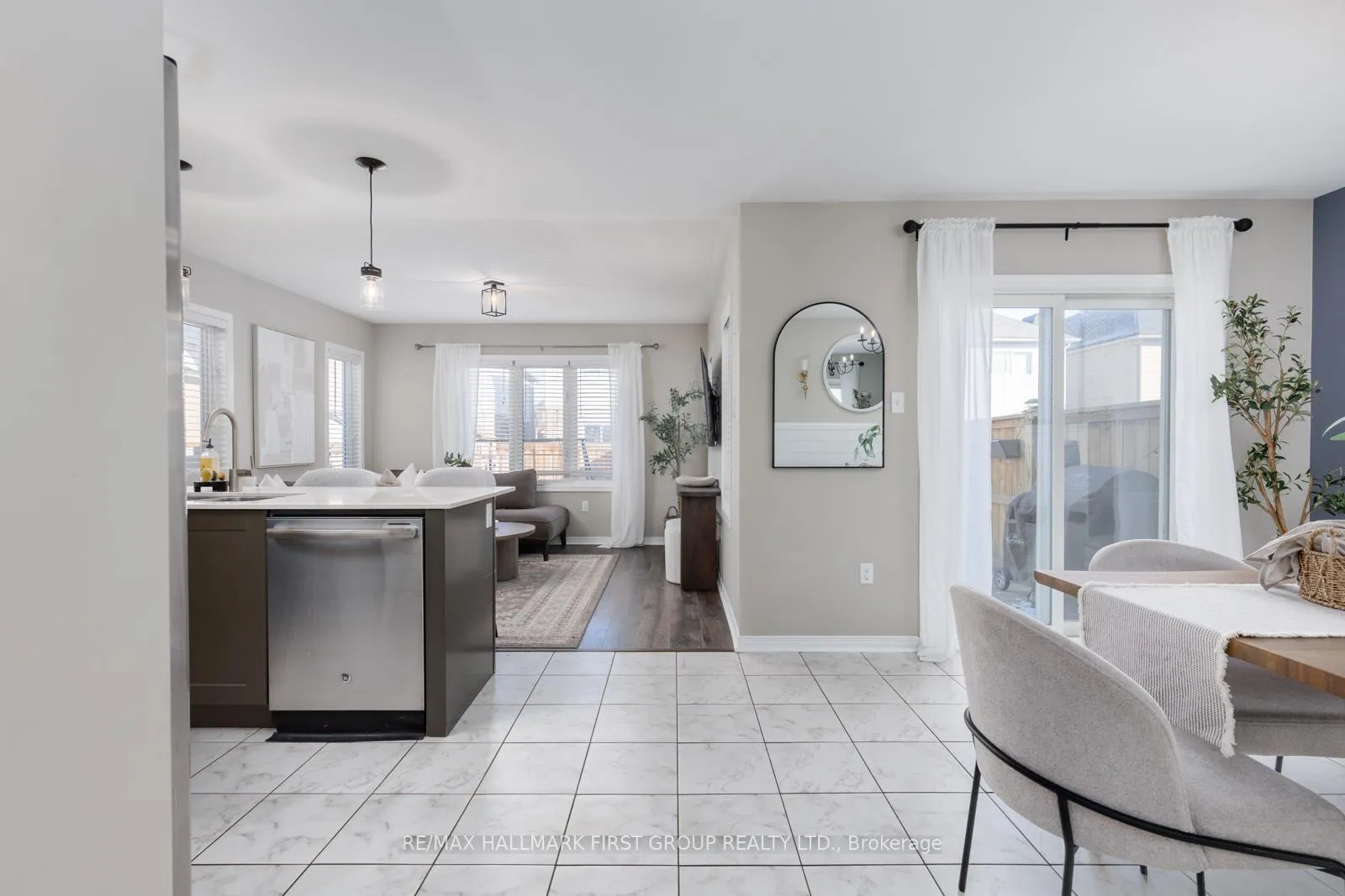 Photo 10 of 54 Fred Jackman Avenue, Clarington, Bowmanville — HOMEH