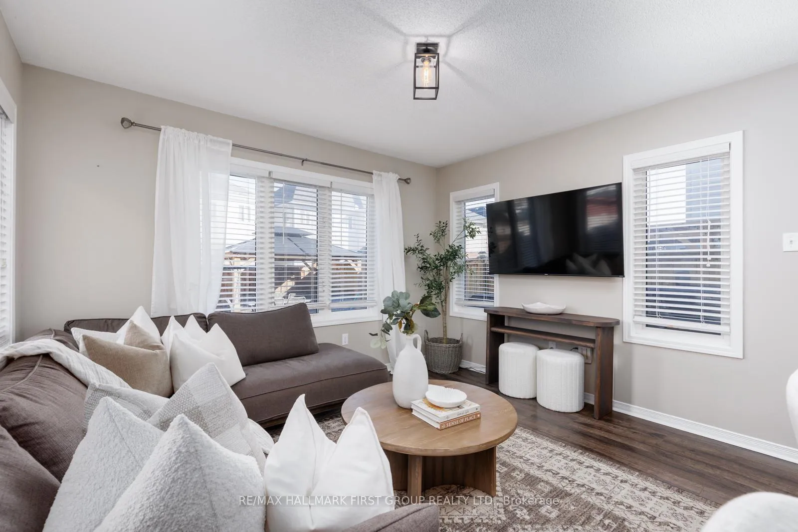 Photo 22 of 54 Fred Jackman Avenue, Clarington, Bowmanville — HOMEH