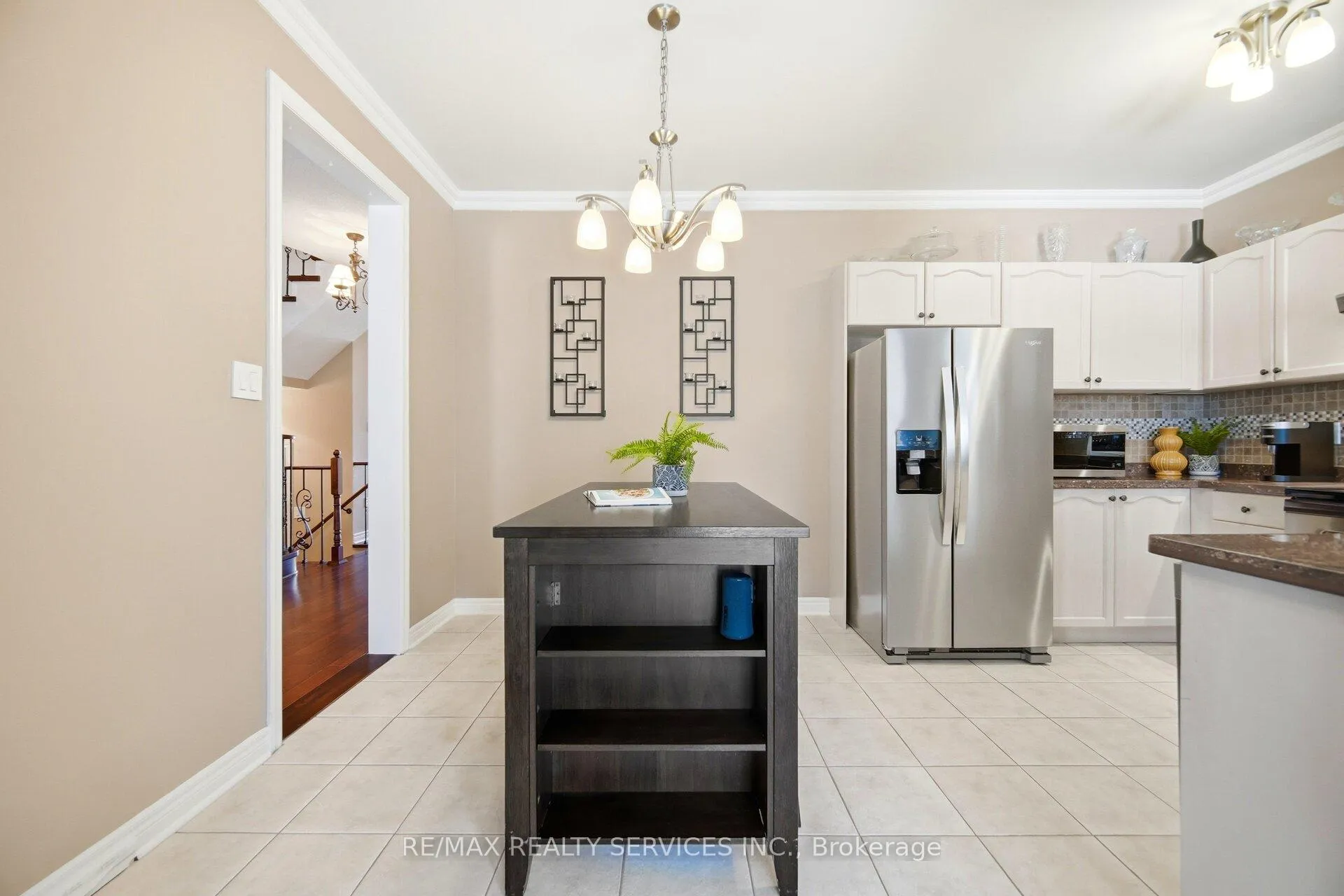 Photo 13 of 10 Goldnugget Road, Brampton, Bram West — HOMEH