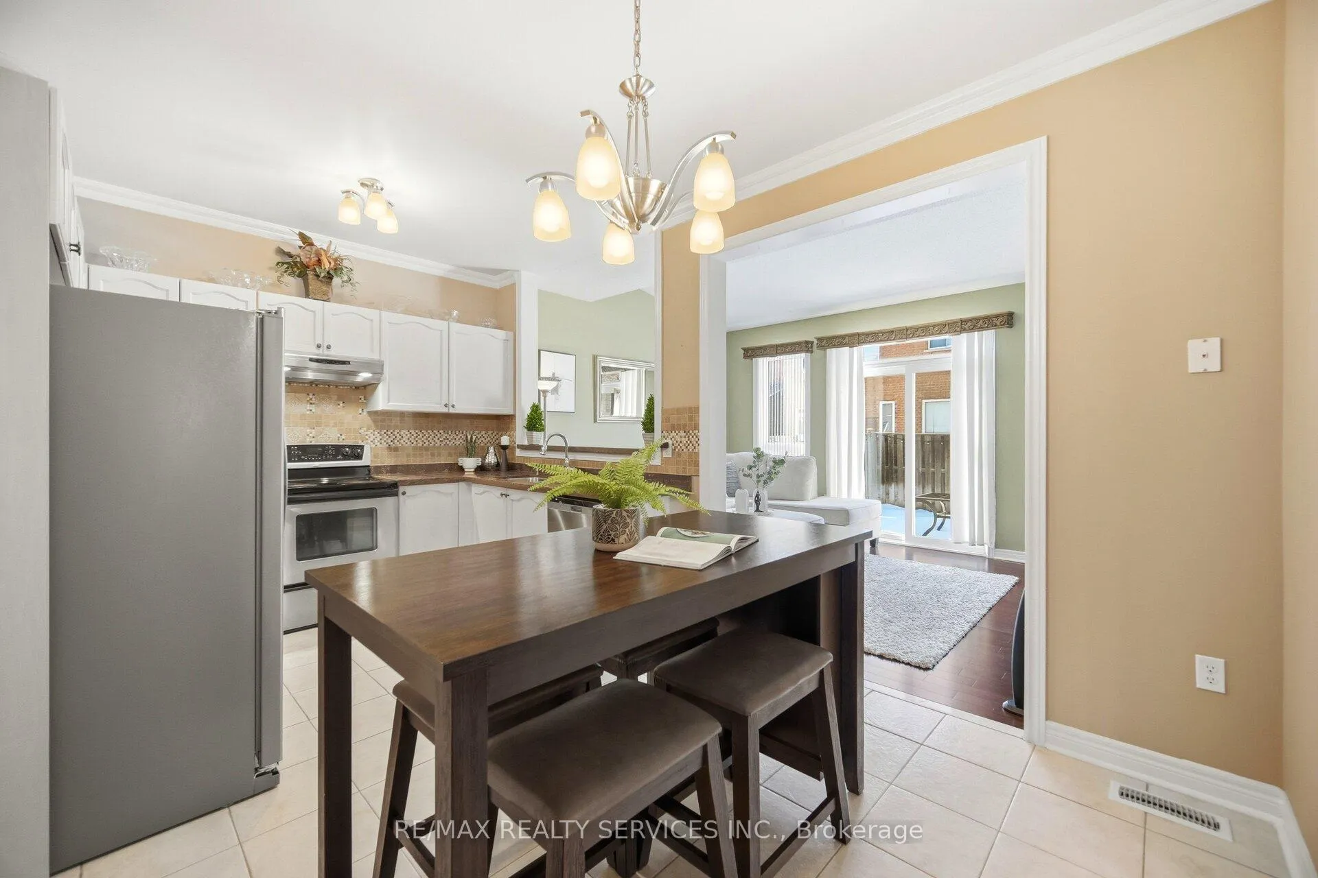 Photo 15 of 10 Goldnugget Road, Brampton, Bram West — HOMEH