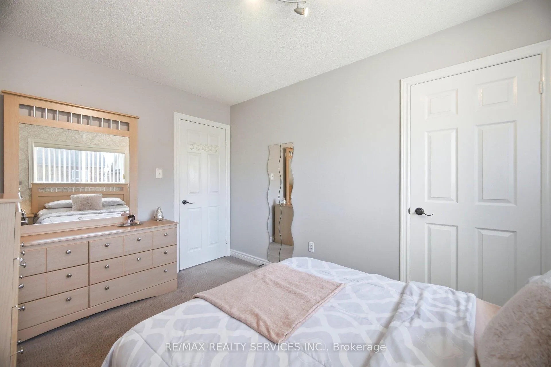 Photo 33 of 10 Goldnugget Road, Brampton, Bram West — HOMEH