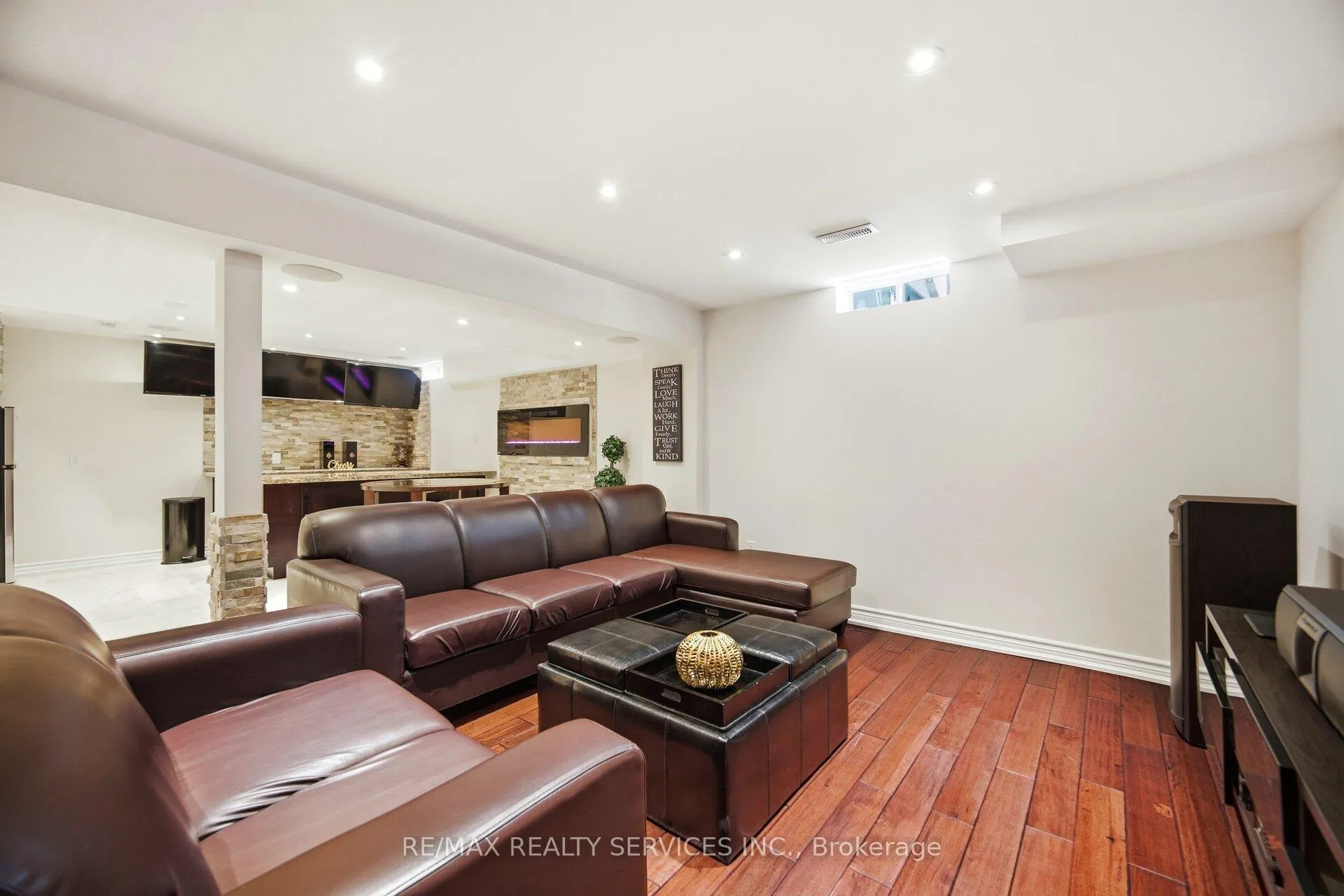 Photo 39 of 10 Goldnugget Road, Brampton, Bram West — HOMEH